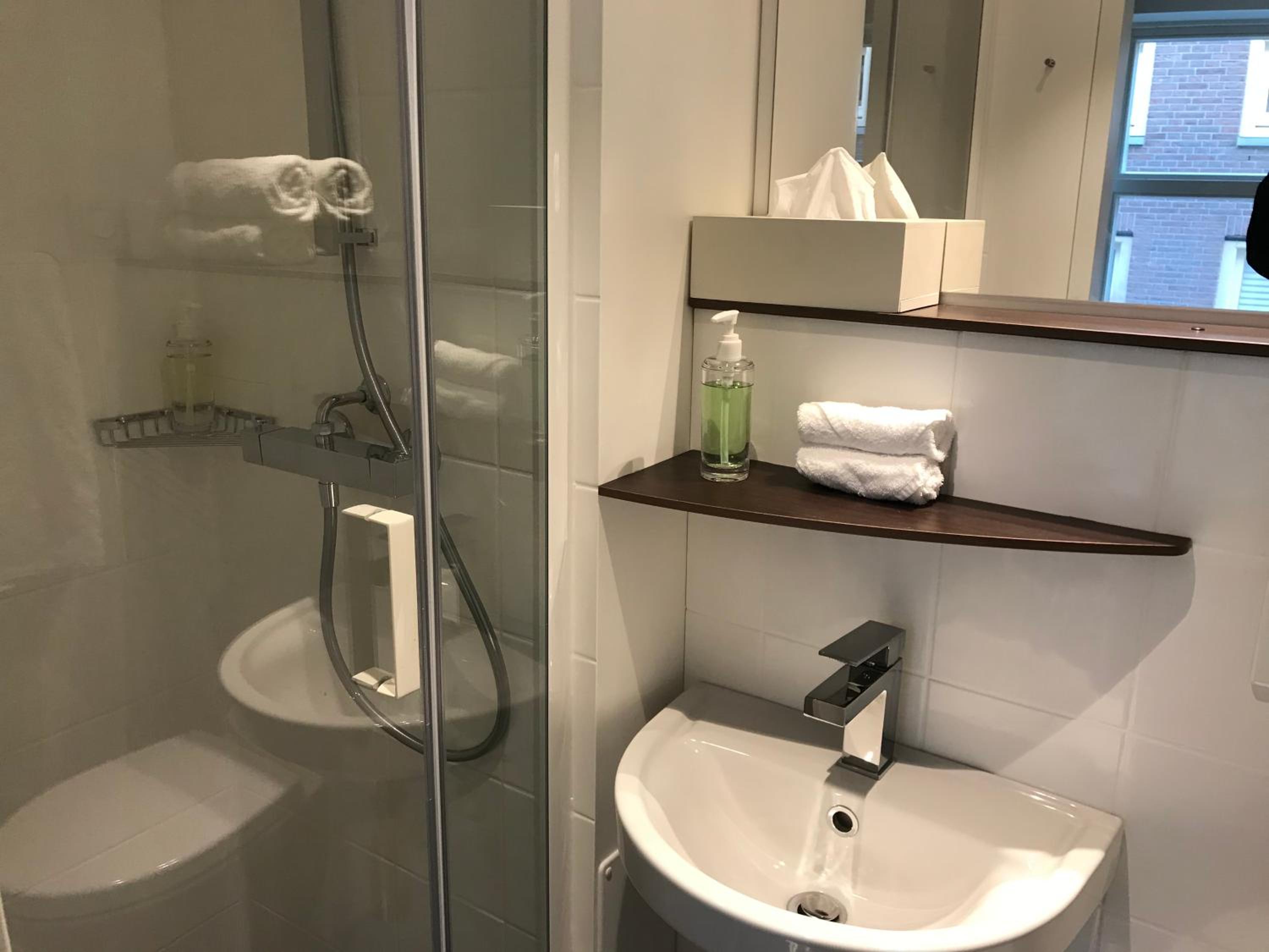 Double Room with Private Bathroom photo 2