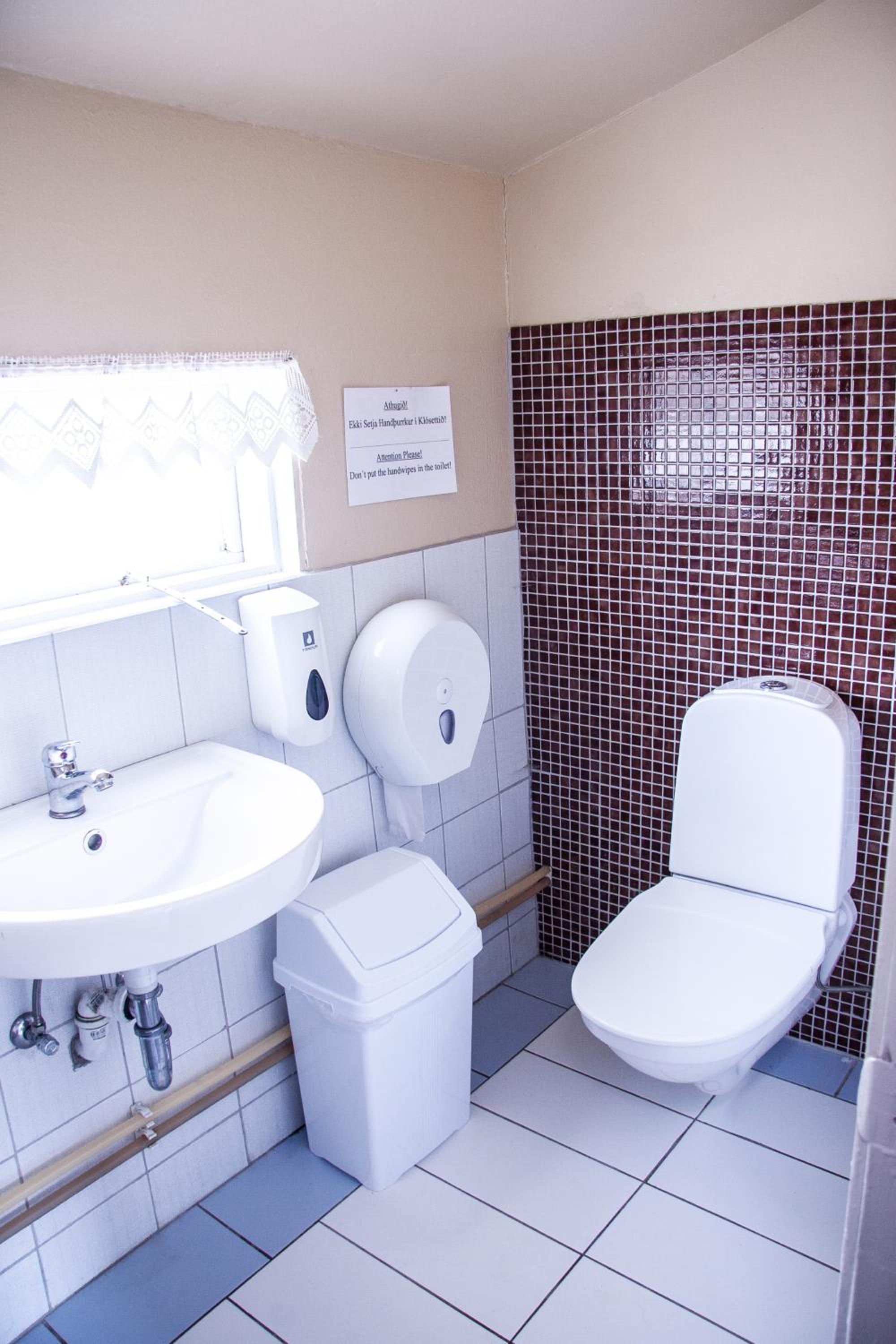 Basic Triple Room with Shared Bathroom photo 3