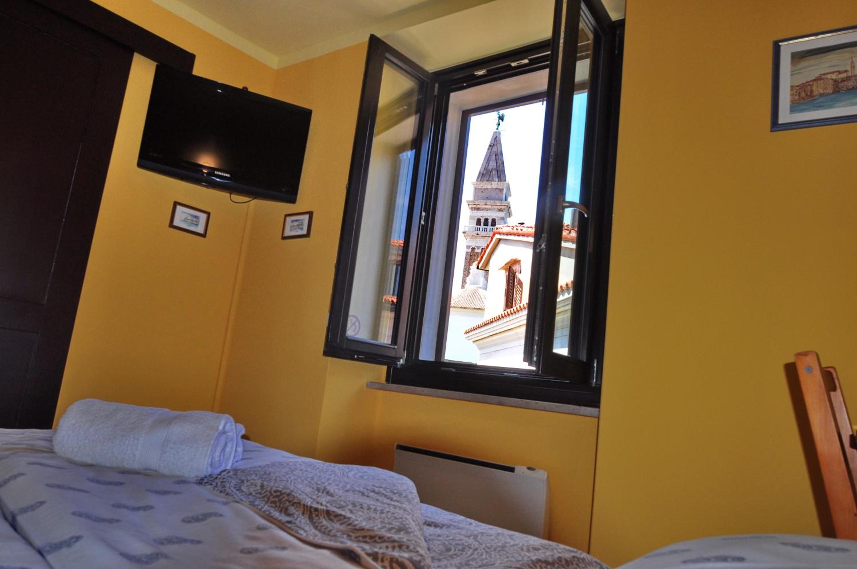 Double Room - Photo 13