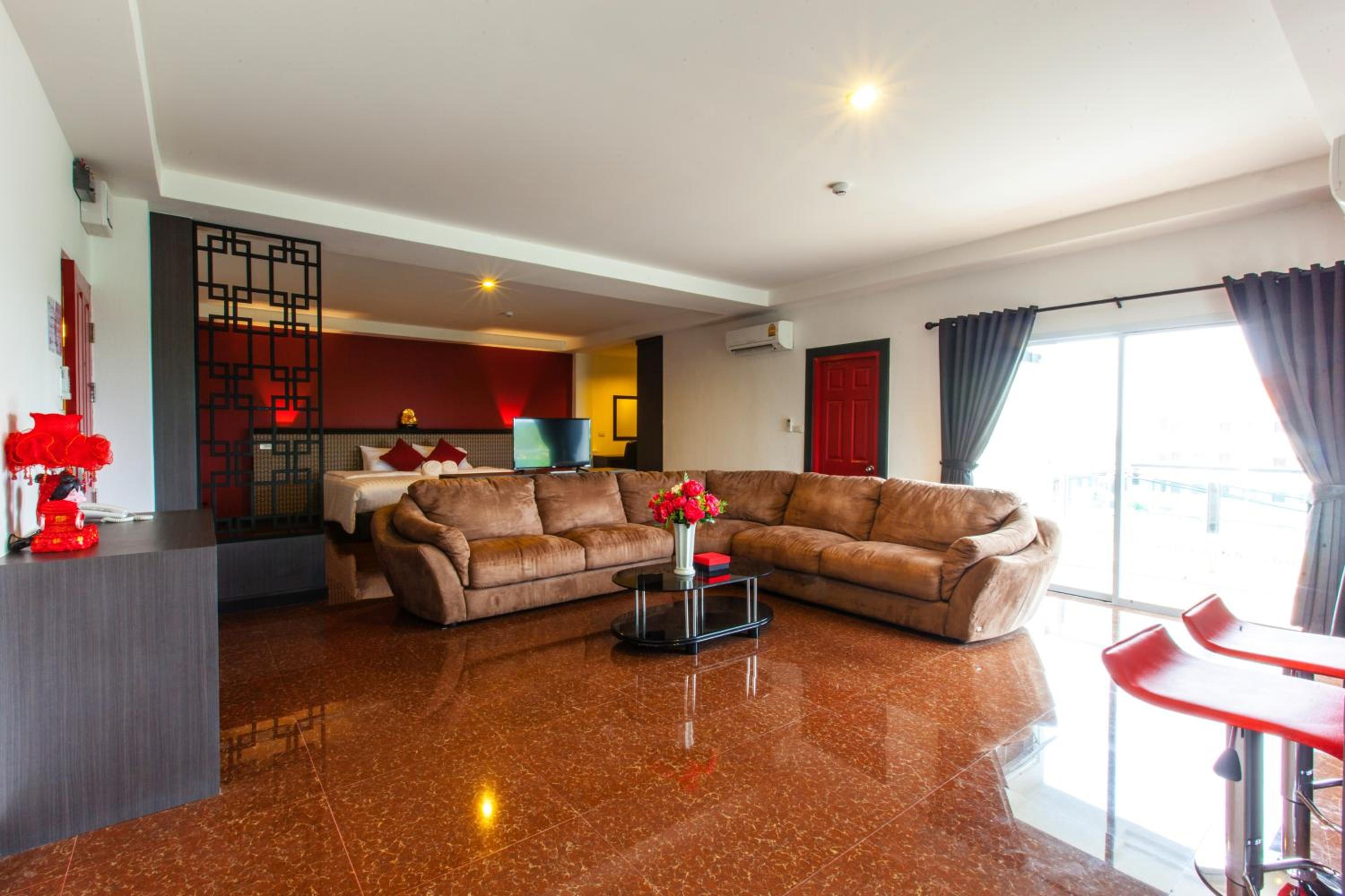 Suite with Lake View - Photo 3