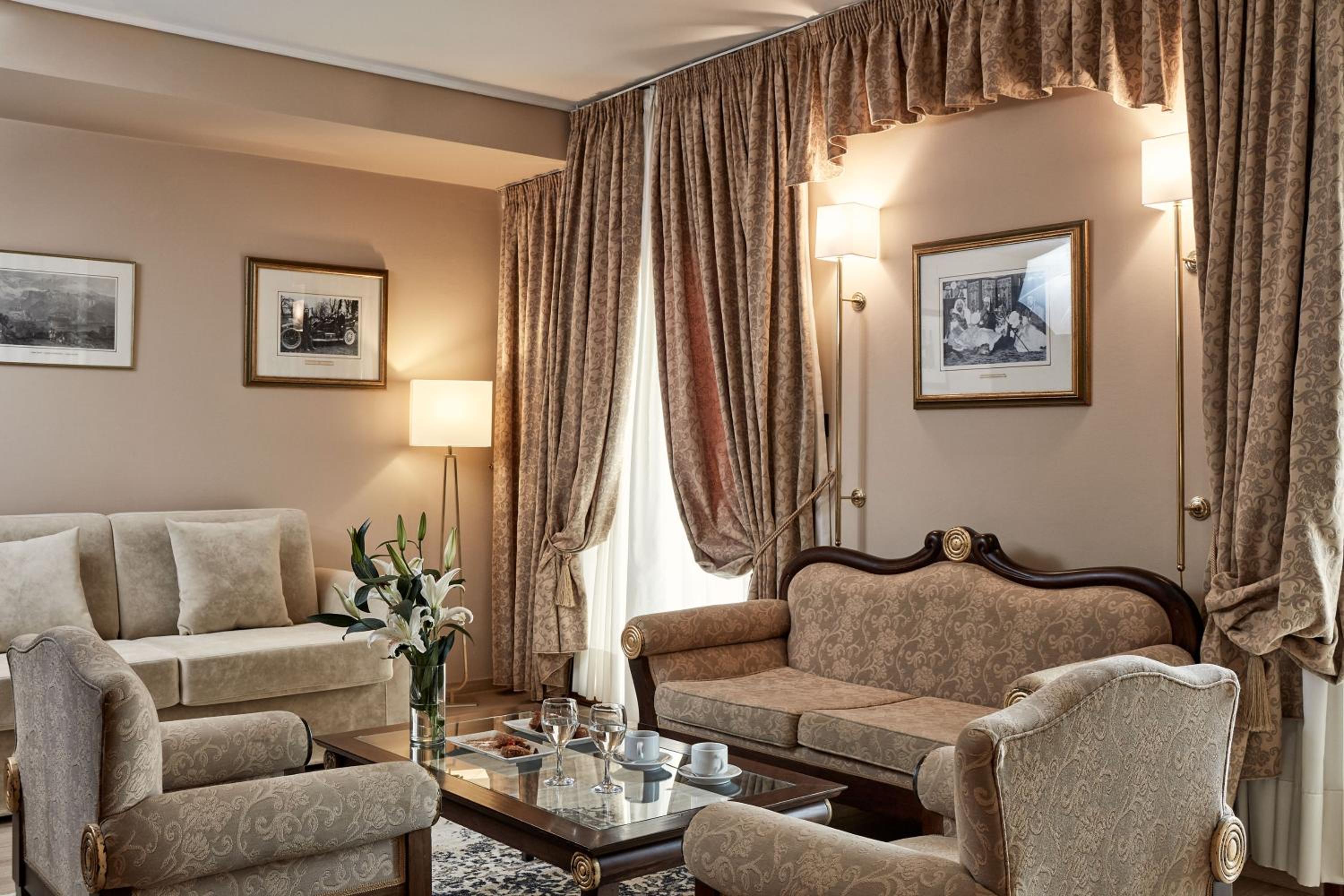 Presidential Suite with Panoramic Pool View photo 2