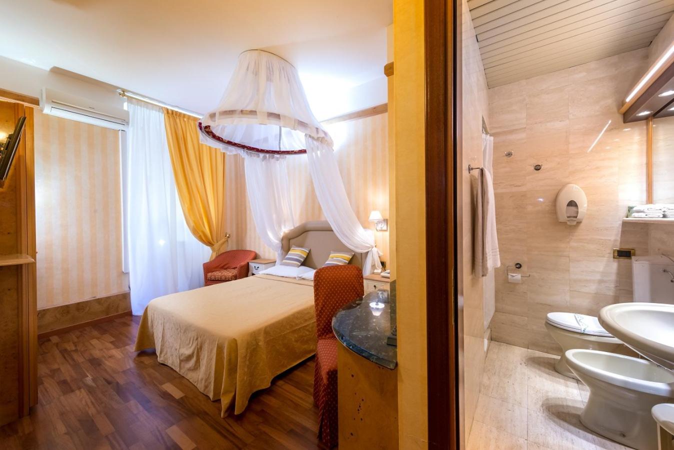 Standard Double Room - Photo 4