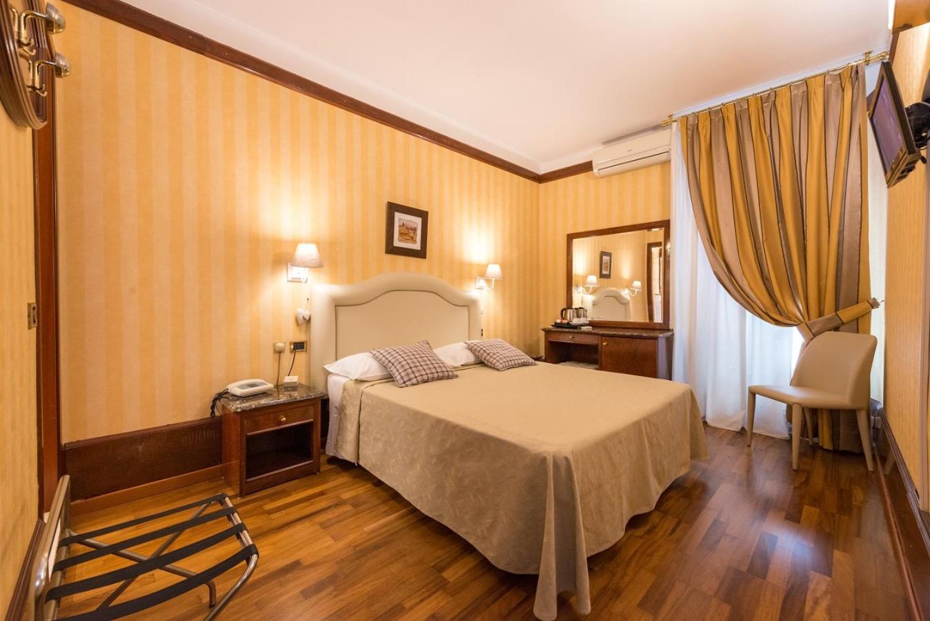 Standard Double Room - Photo 3