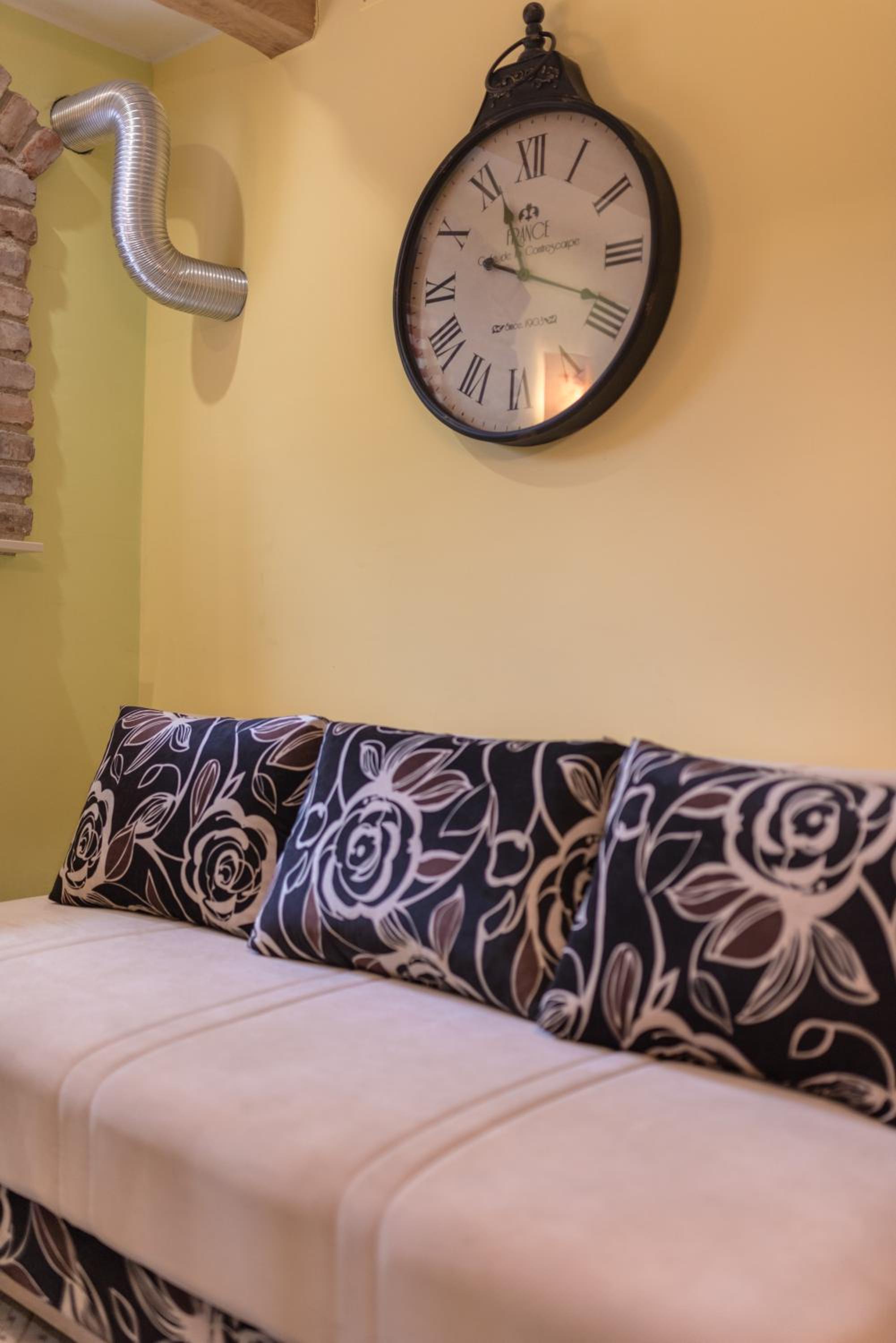 Duplex One-Bedroom Apartment with Balcony photo 1