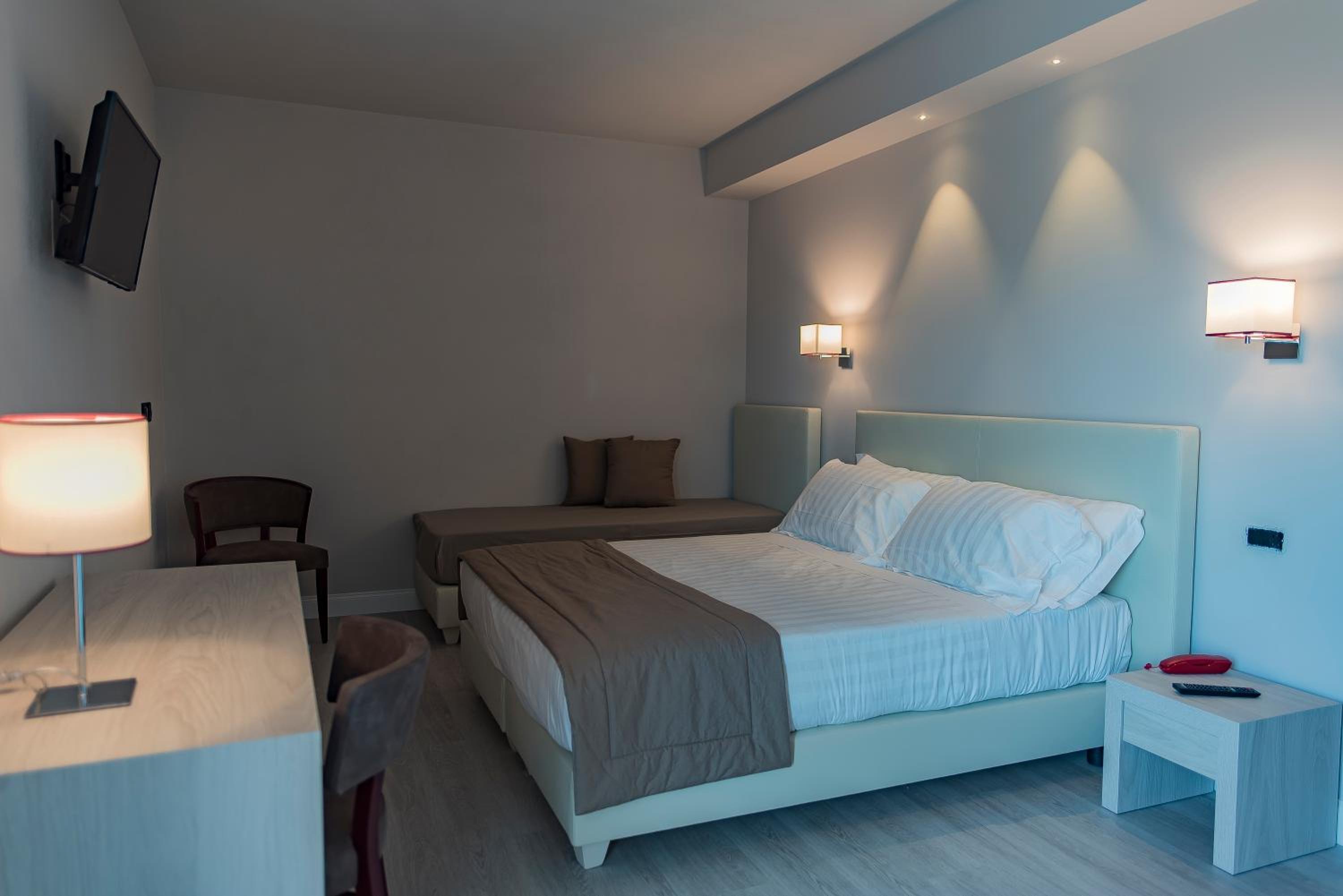 Superior Triple Room - Photo 13