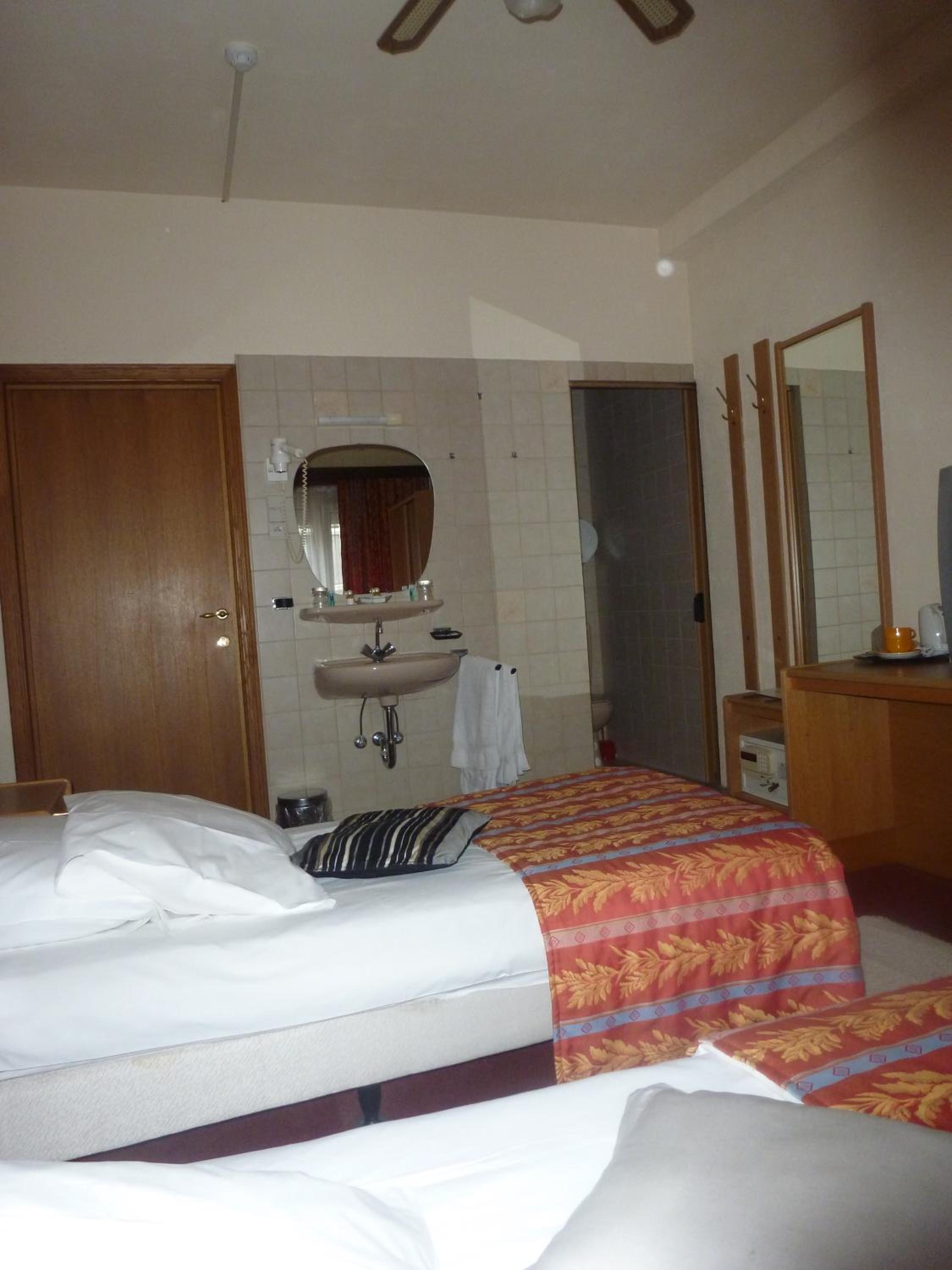 Special Offer - Twin Room - Photo 4