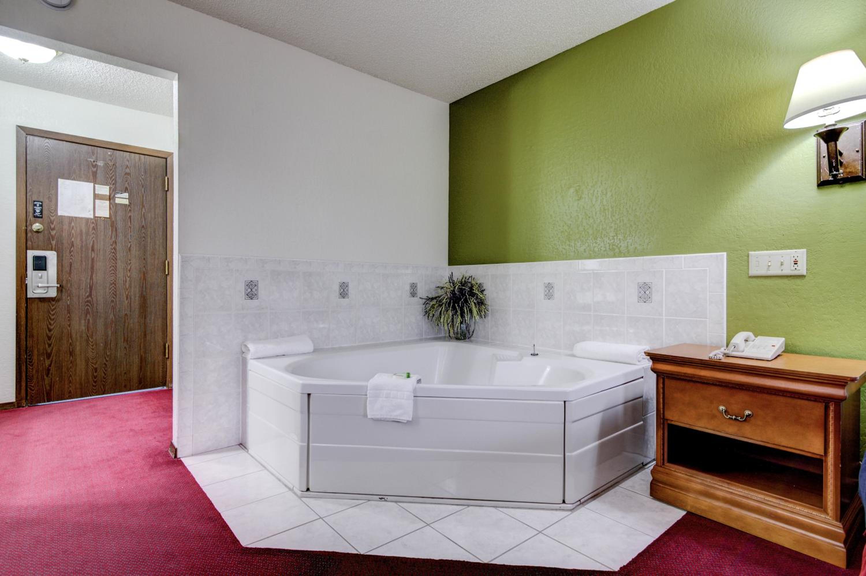 King Room with Spa Bath photo 2