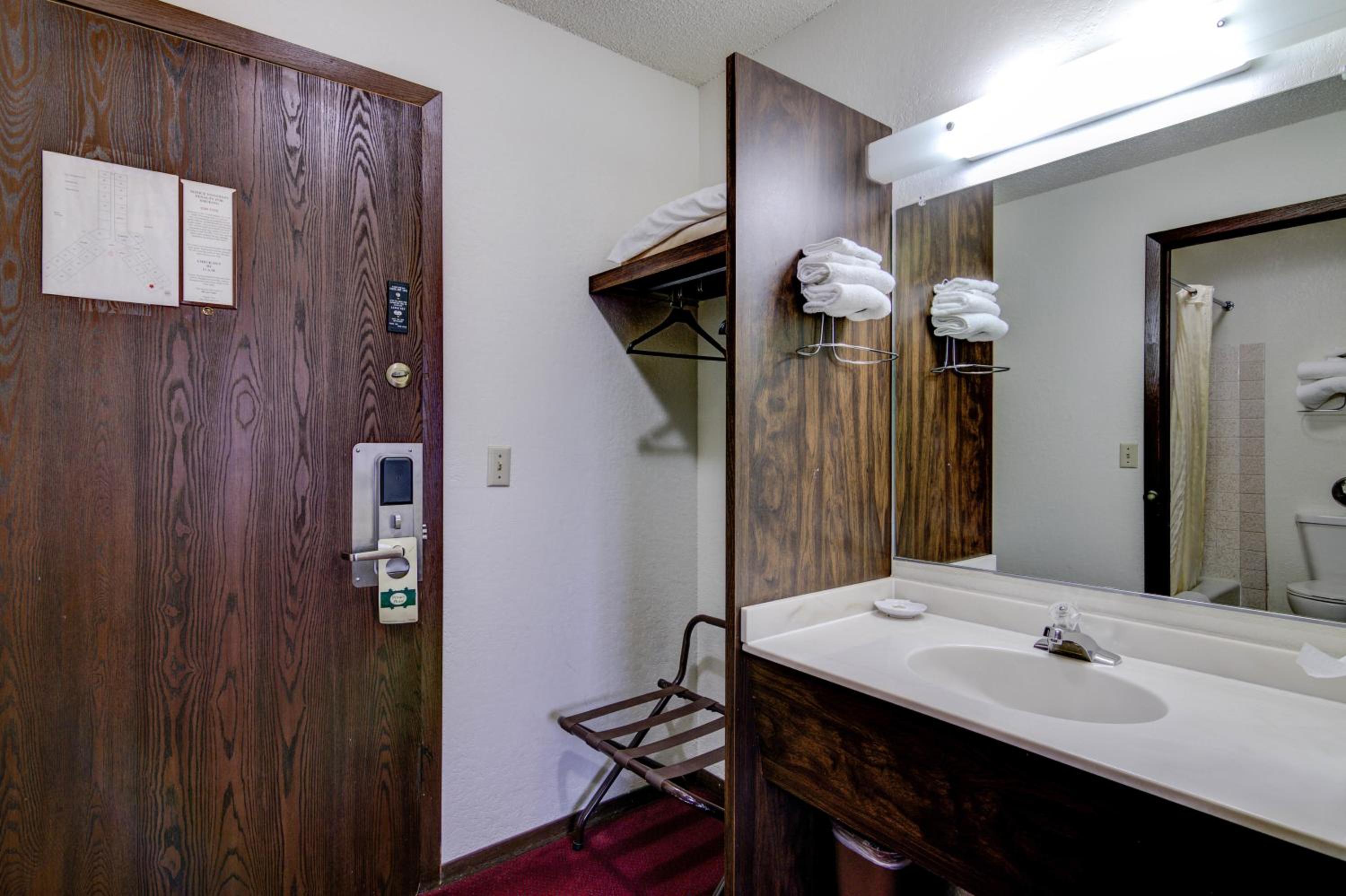 Double Room with Two Double Beds - Non-Smoking photo 1