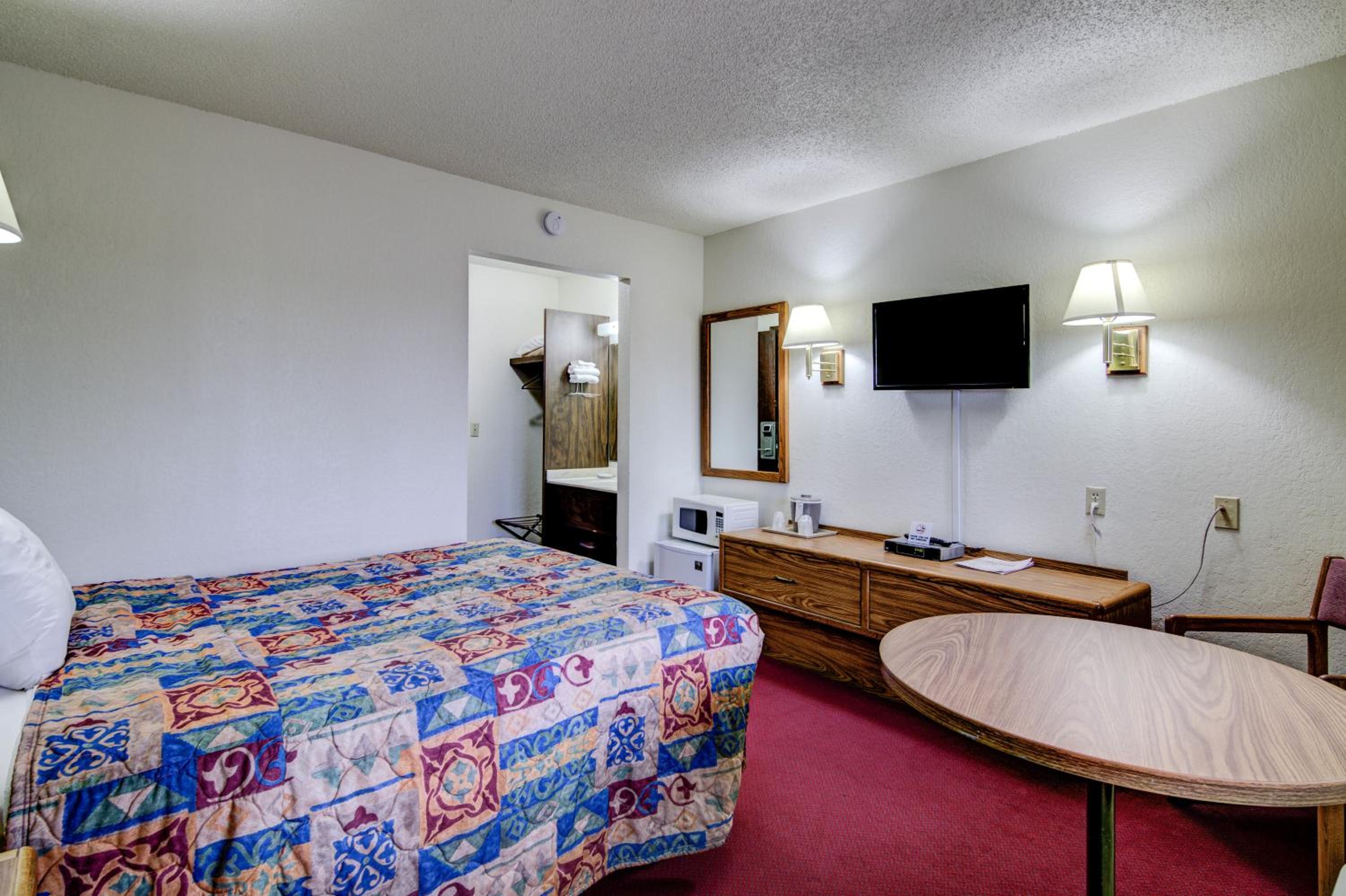 Queen Room - Disability Access photo 1