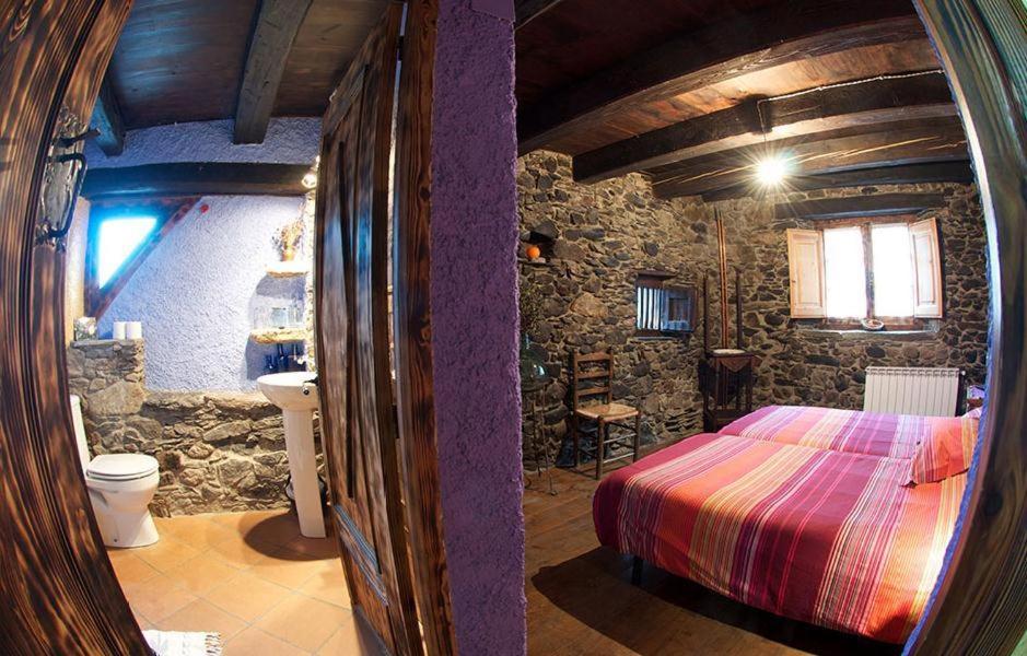 Three-Bedroom House - Photo 3