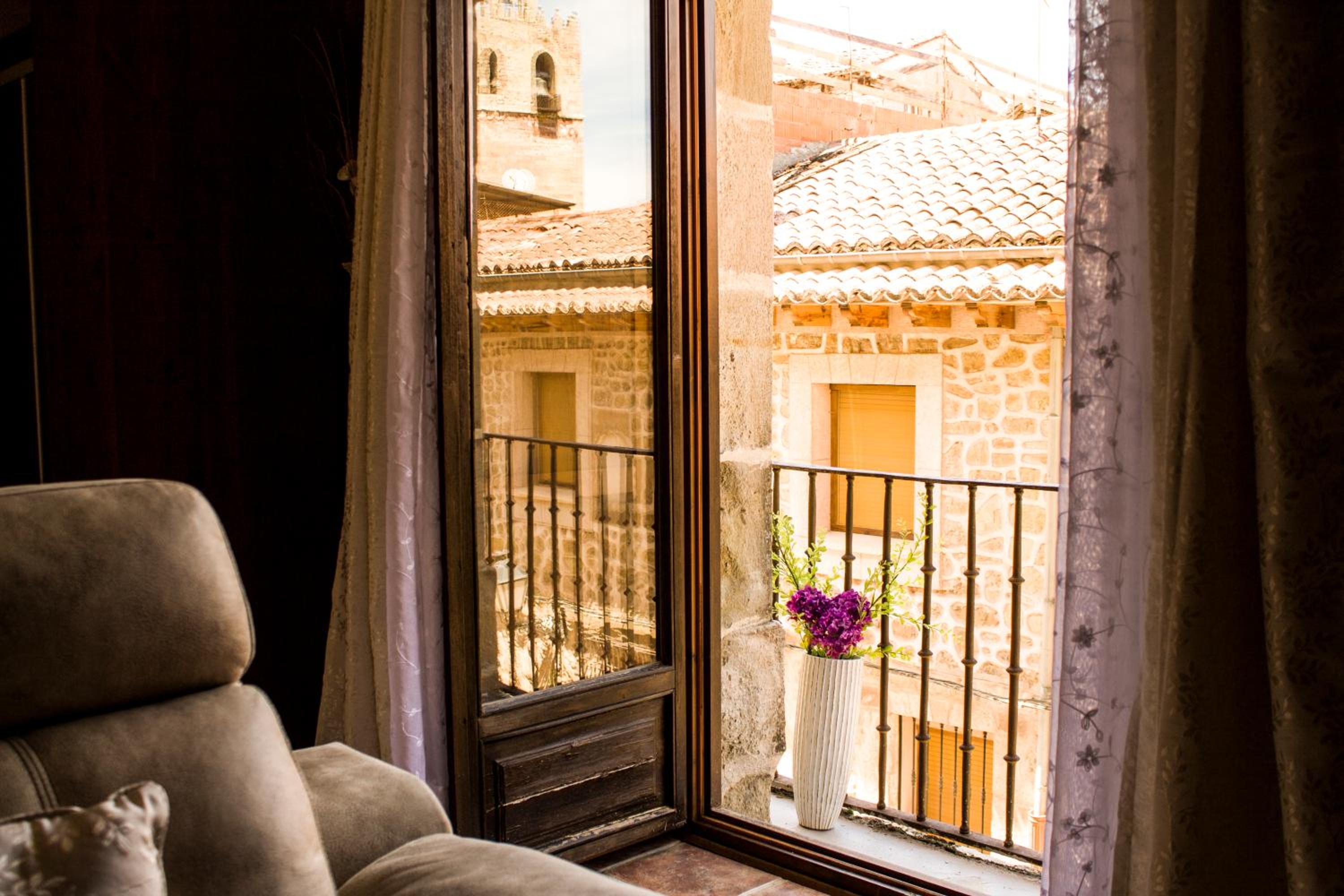 Apartment with Balcony photo 2