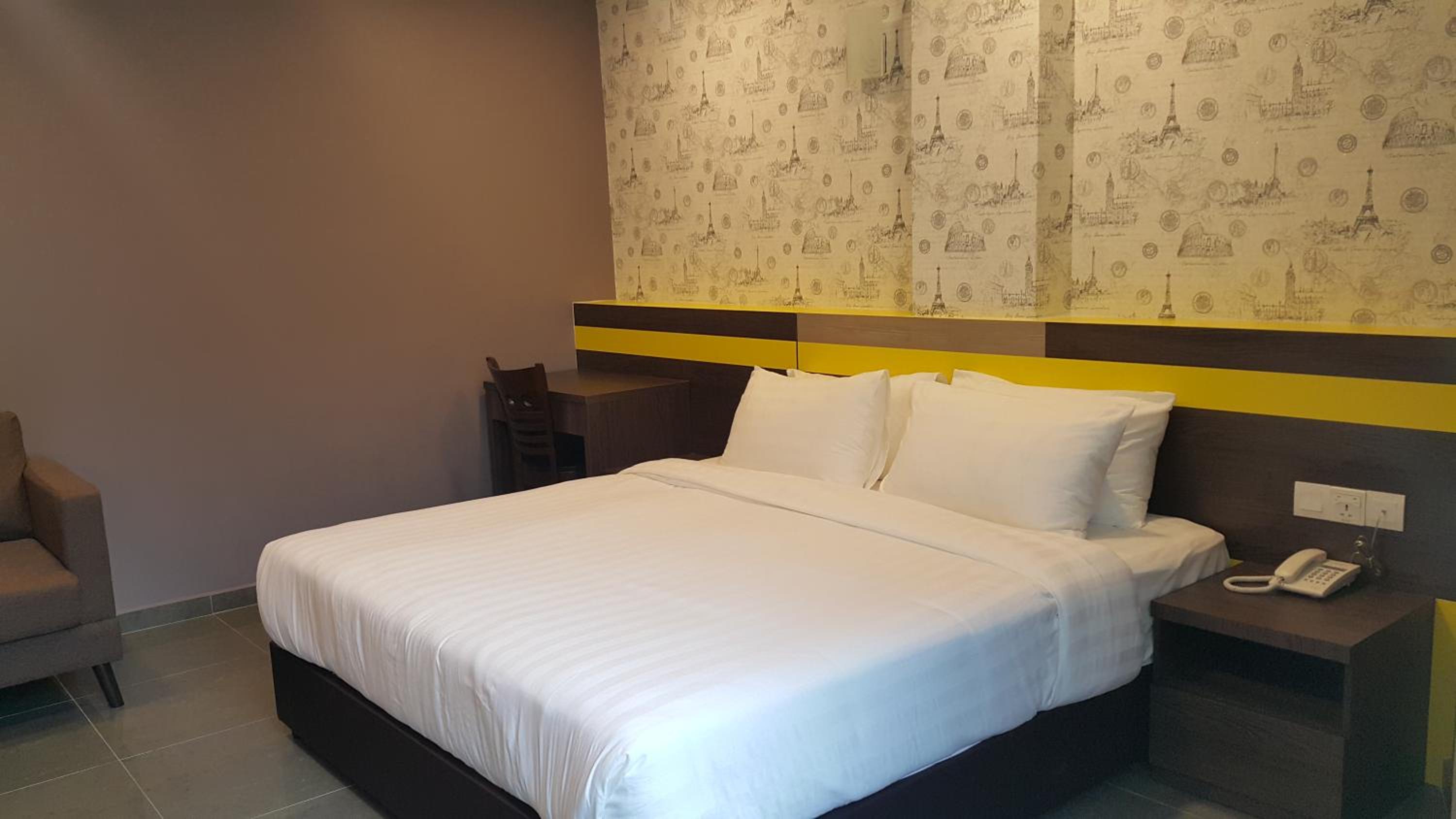 Deluxe King Room photo 1