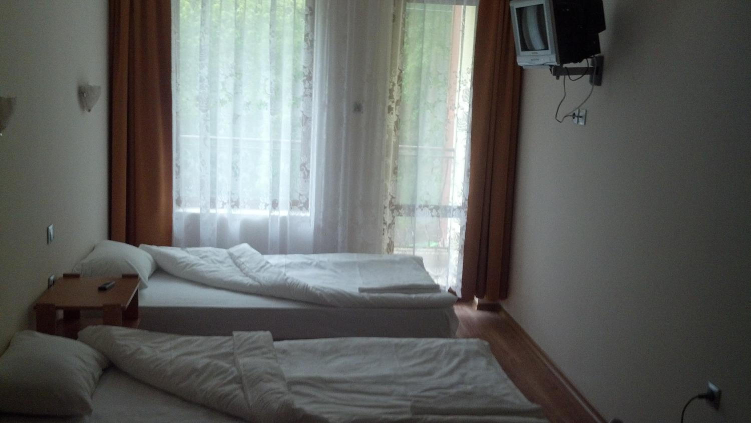 Triple Room with Balcony and Park View