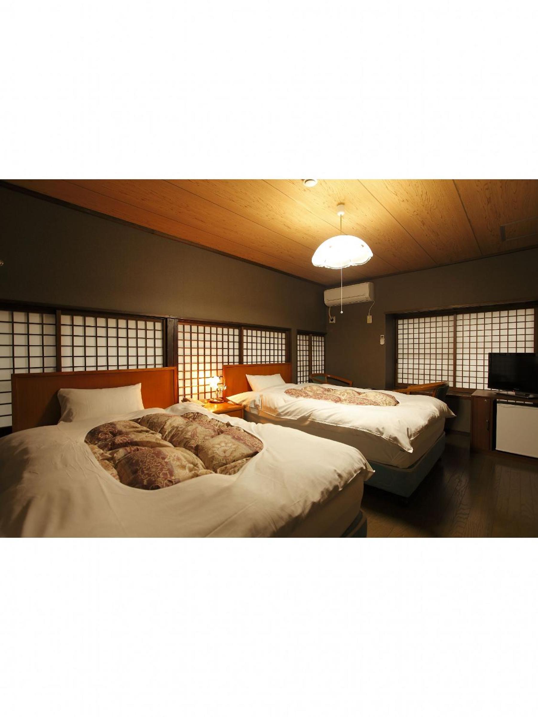 Twin Room with Private Bathroom - Photo 1