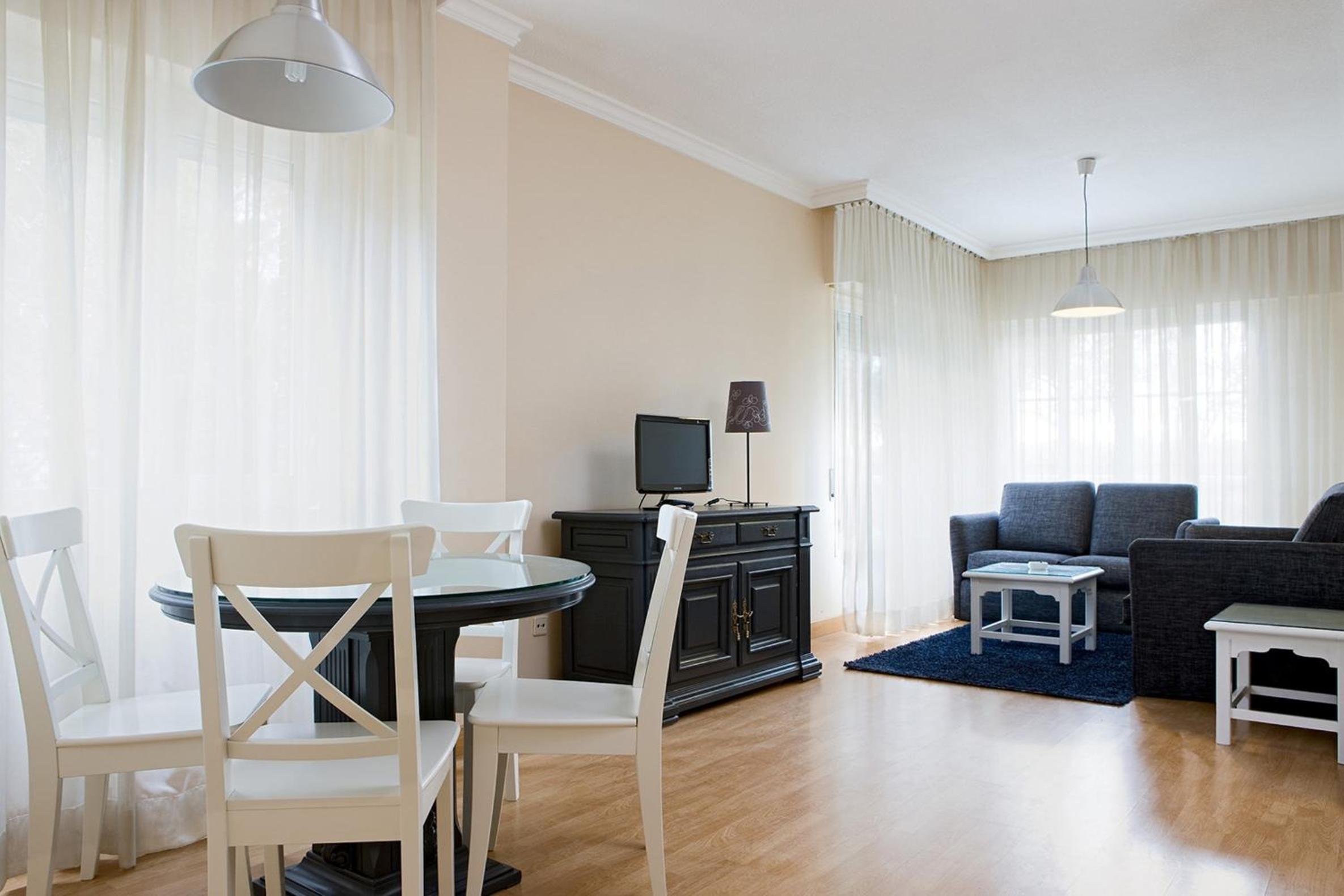 One-Bedroom Apartment (1 - 2 Adults) - Photo 1
