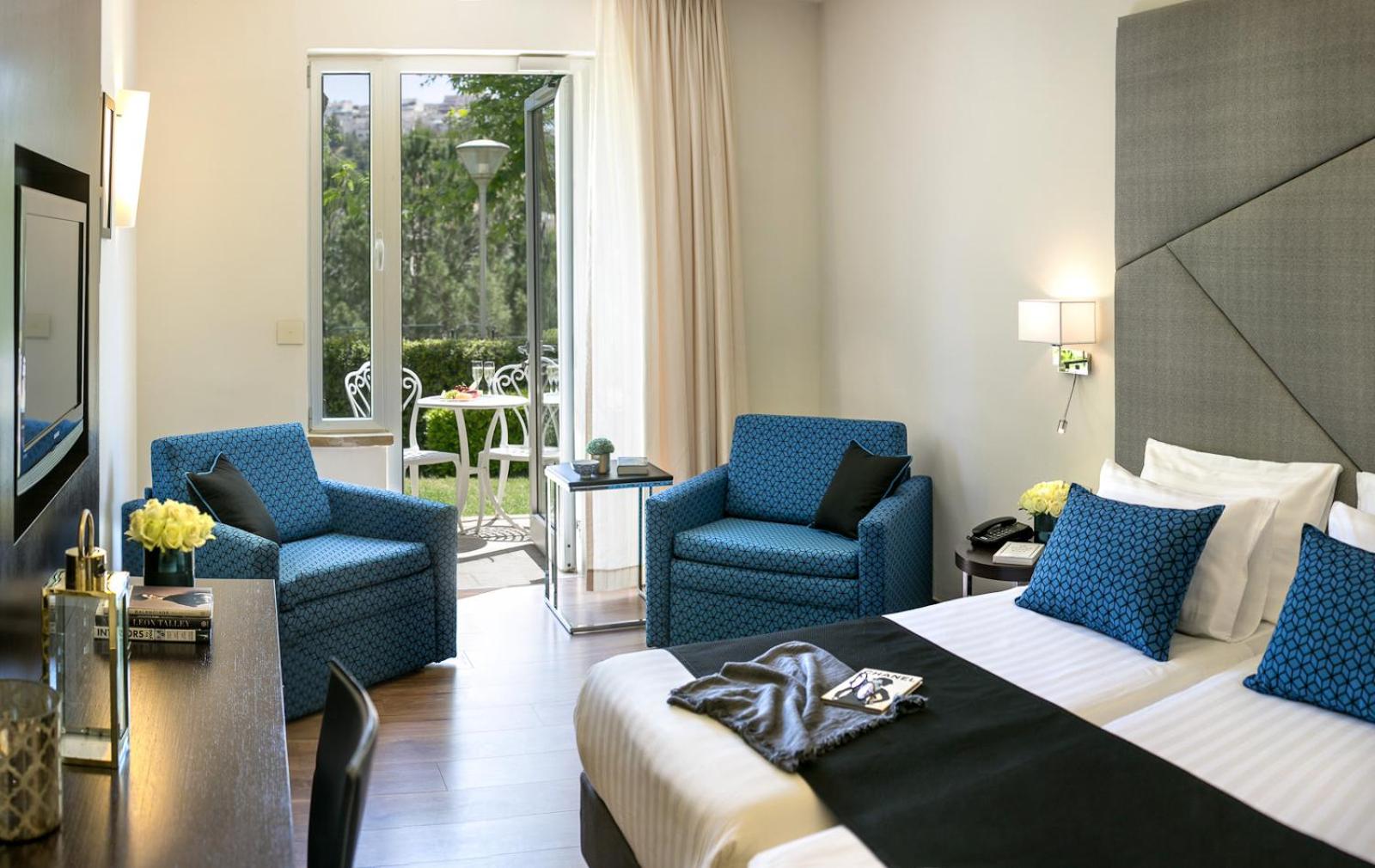 Double or Twin Room with Patio - Photo 5