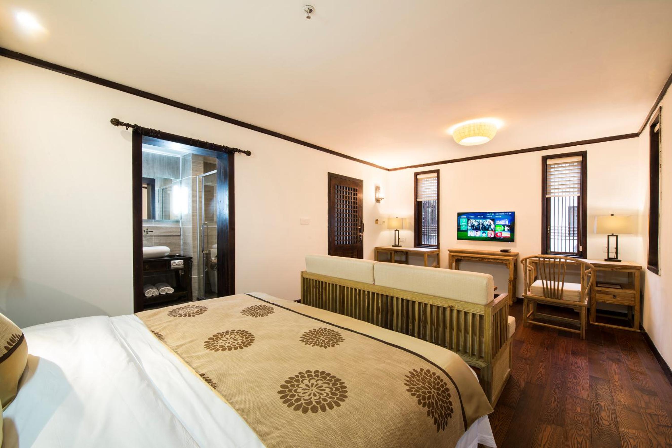 Deluxe Queen Room