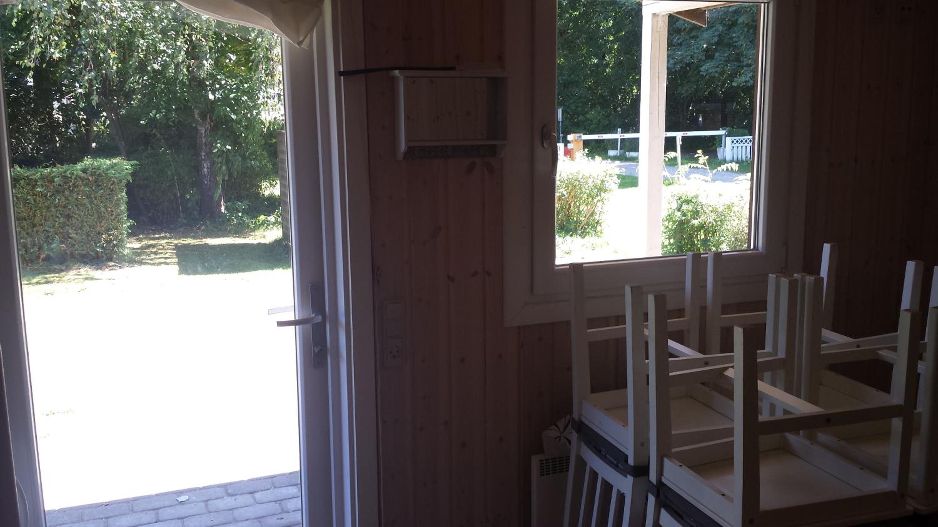 Small Cottage with shared Toilet and Bath (492 ft away) photo 2