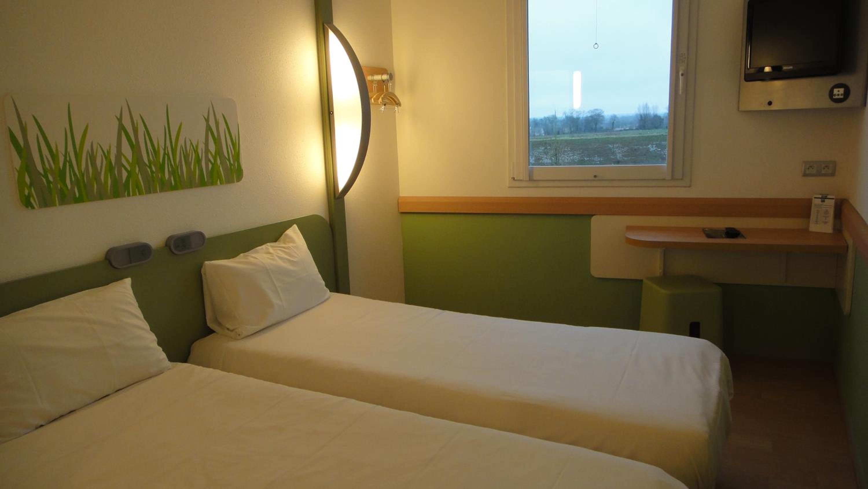 Twin Room - Photo 3