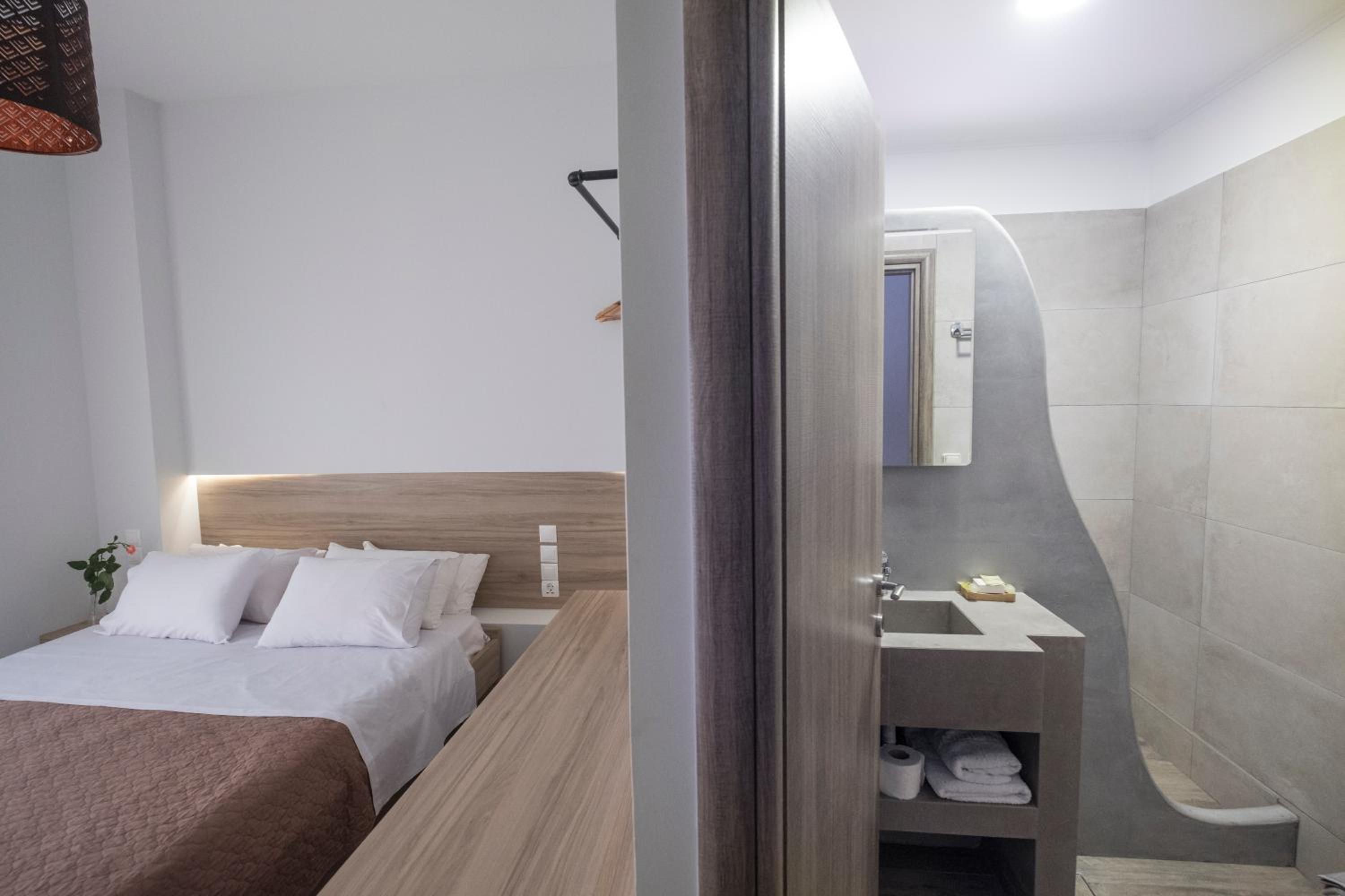 Budget Double Room - Photo 1