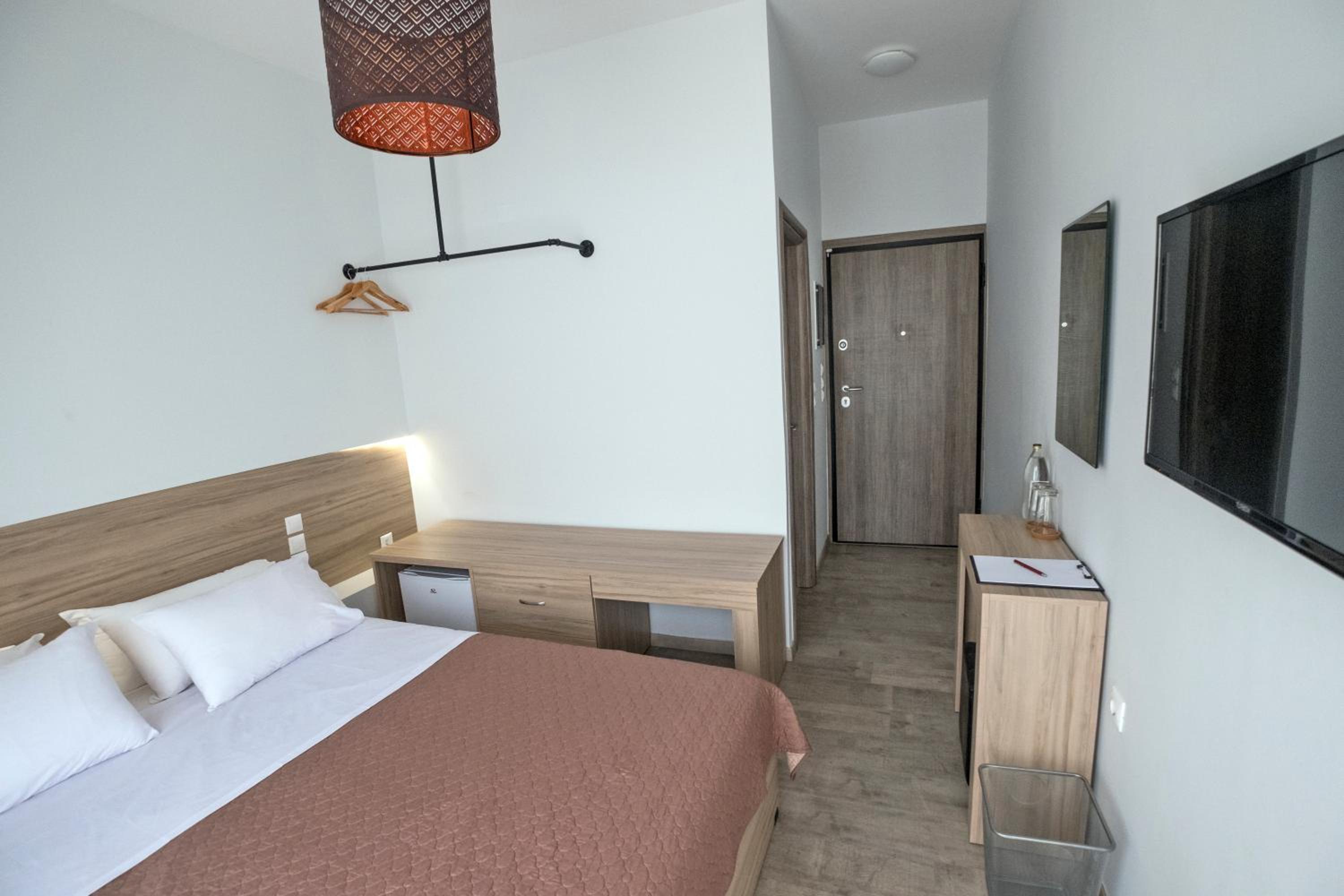 Budget Double Room - Photo 5