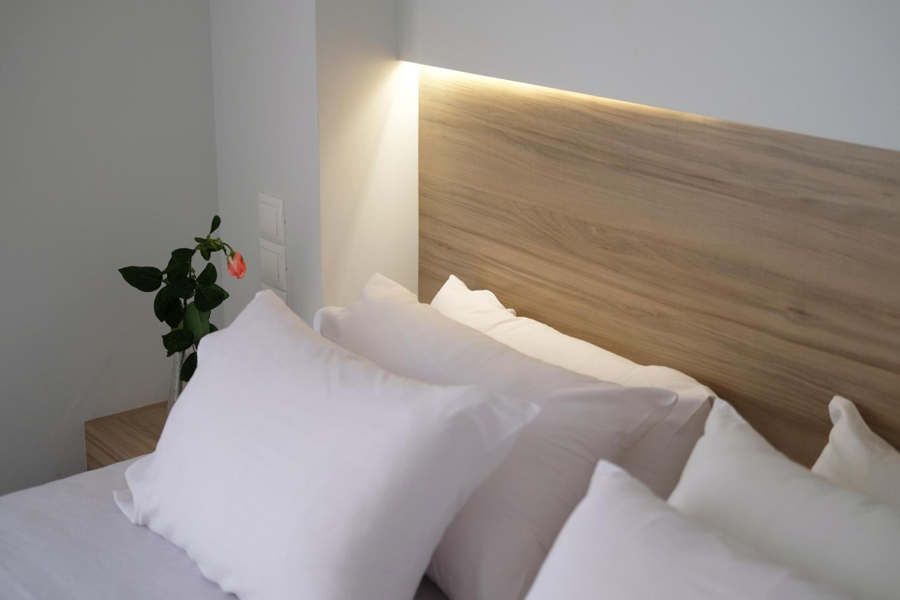 Budget Double Room - Photo 20