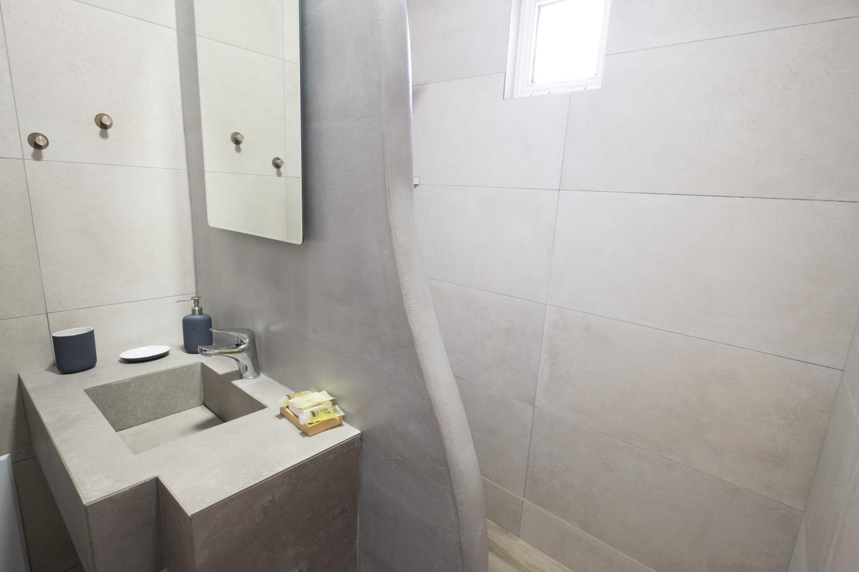 Budget Double Room - Photo 3