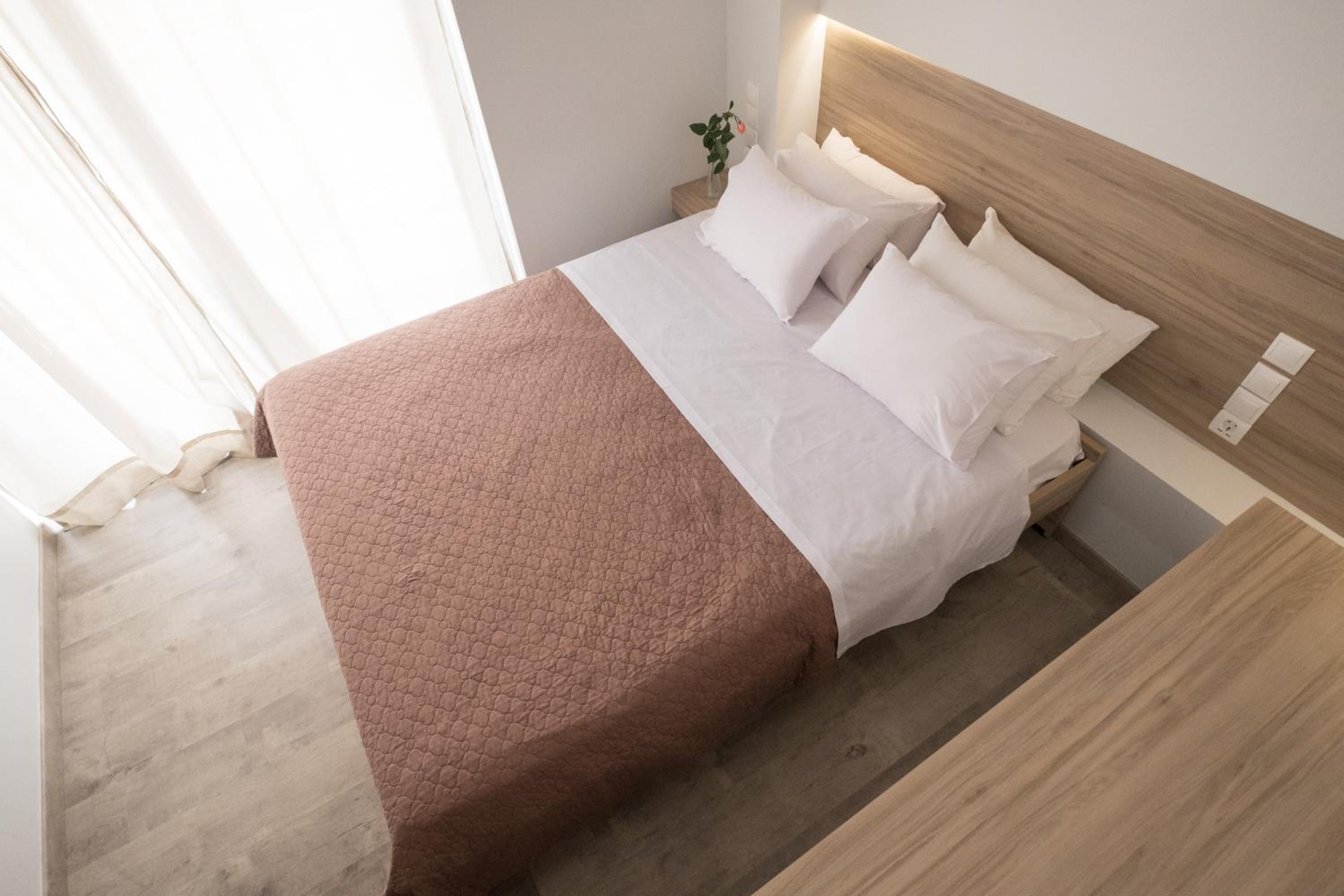Budget Double Room - Photo 10