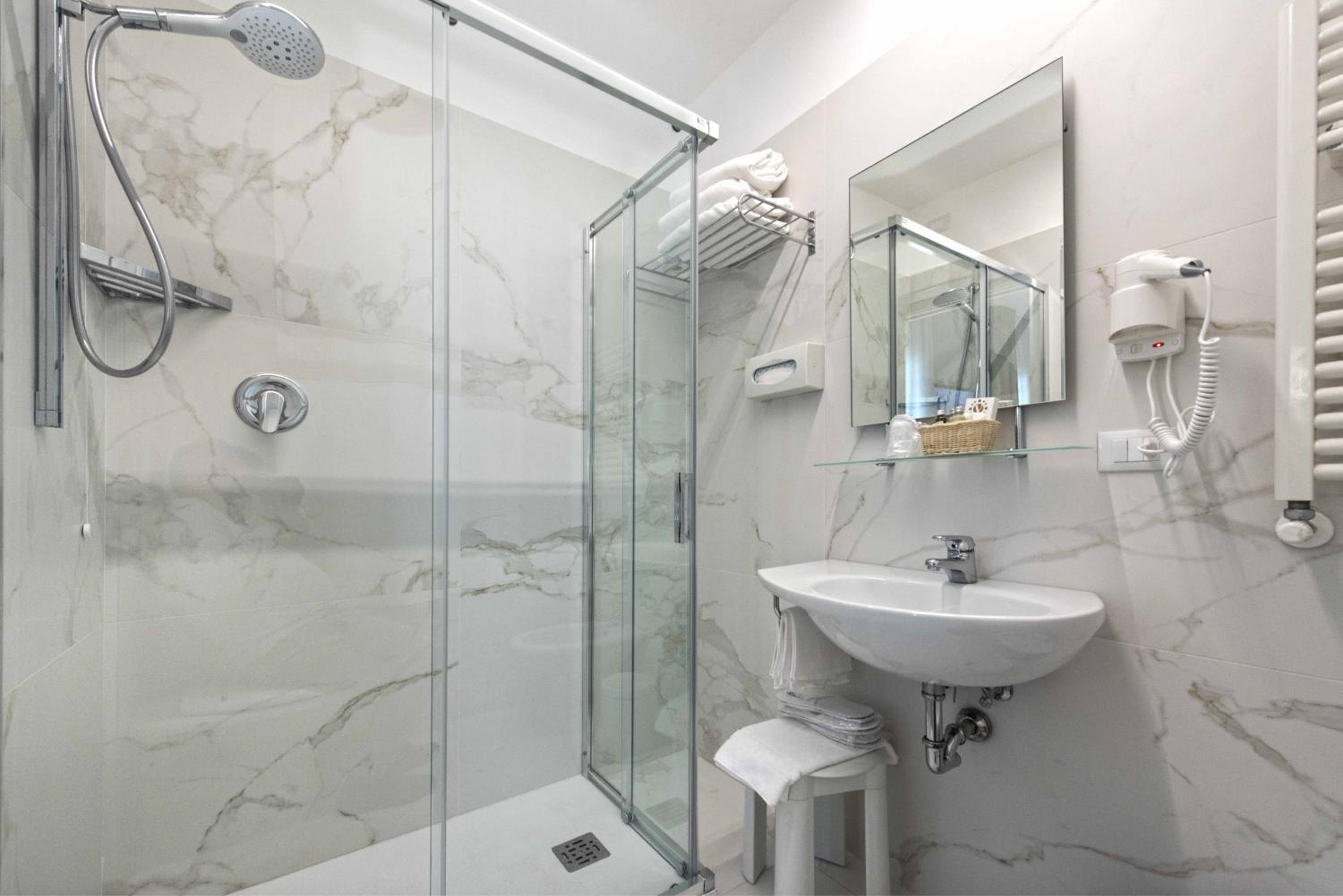 Superior Triple Room - Photo 11