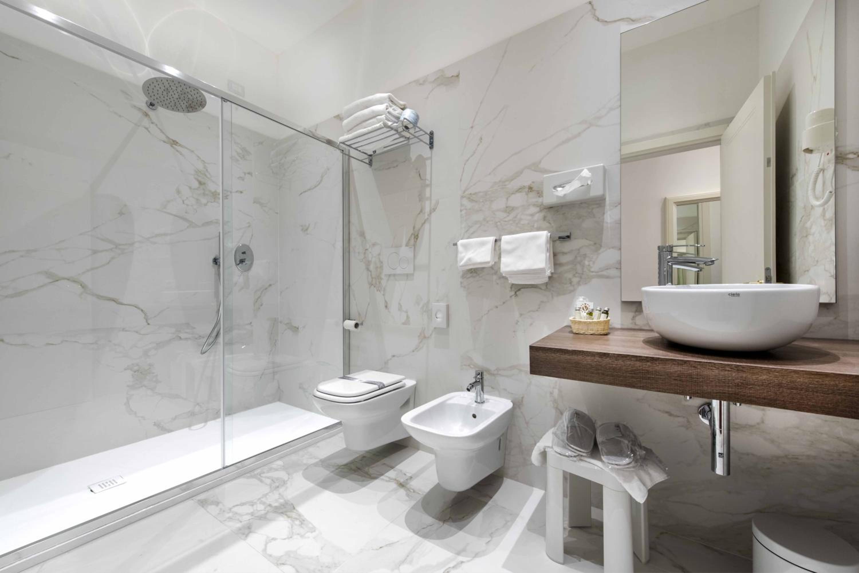 Superior Double or Twin Room - Photo 6