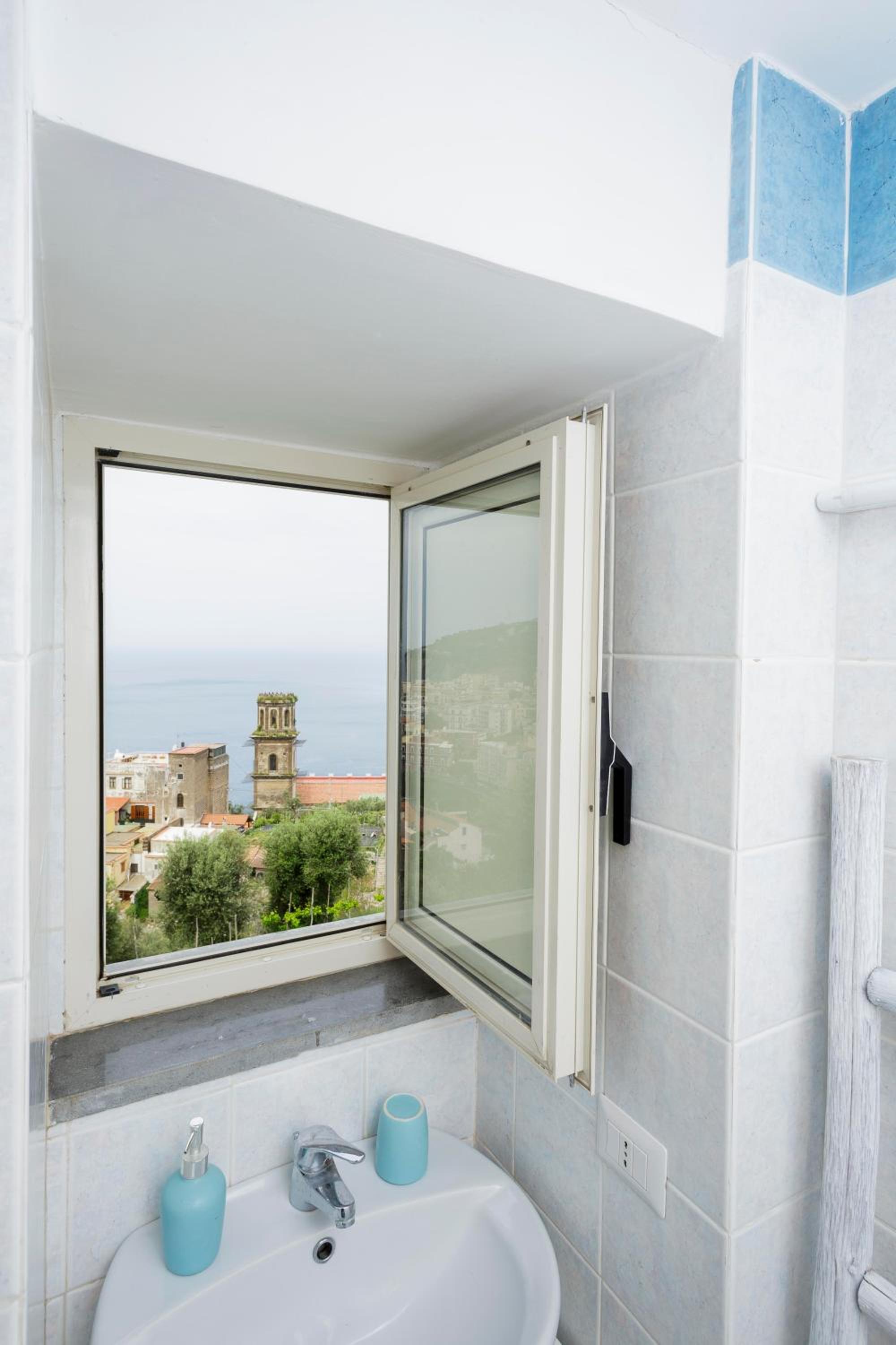 Apartment with Sea View - Split Level - Photo 2