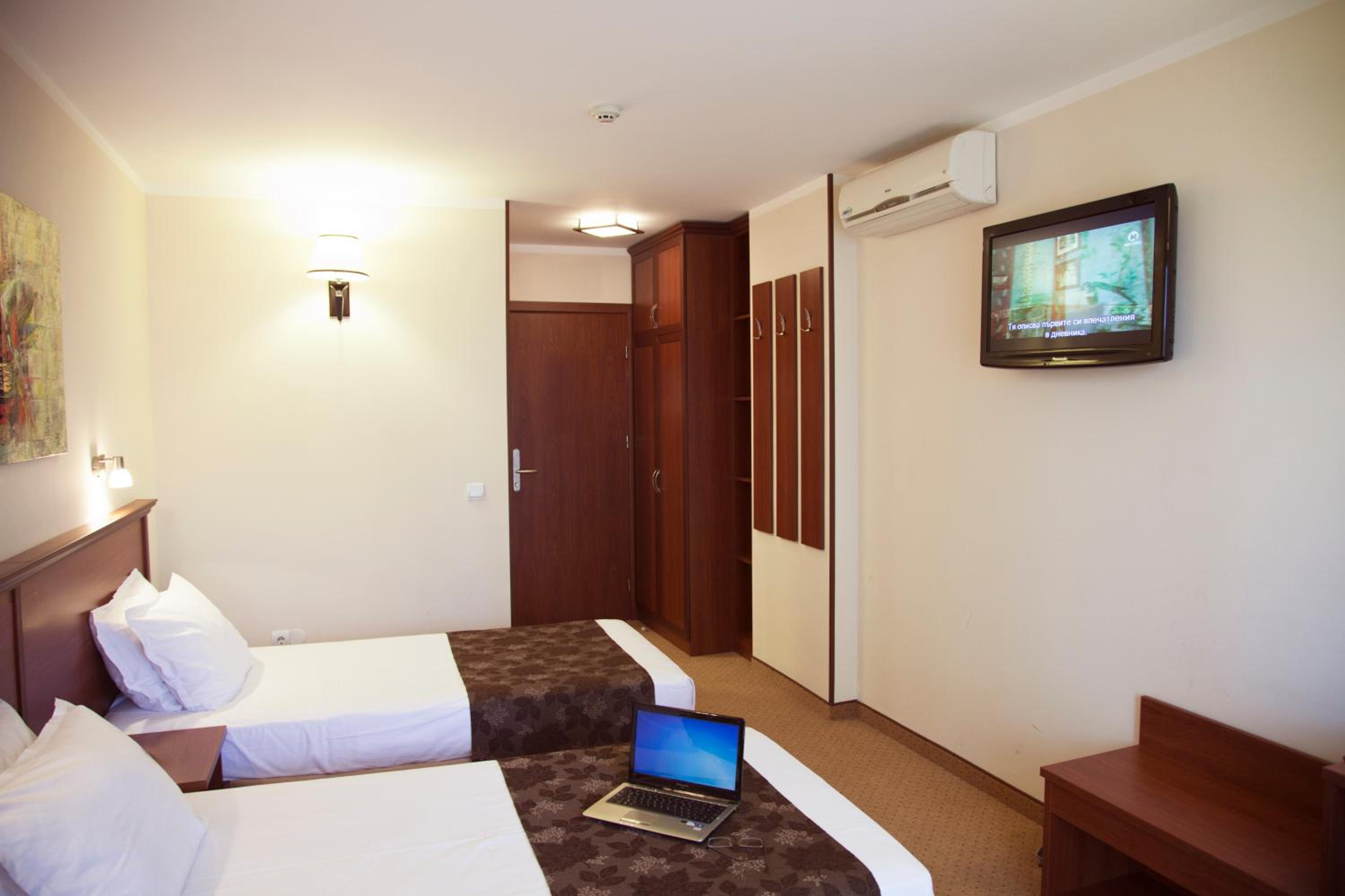 Standard Twin Room - Photo 6