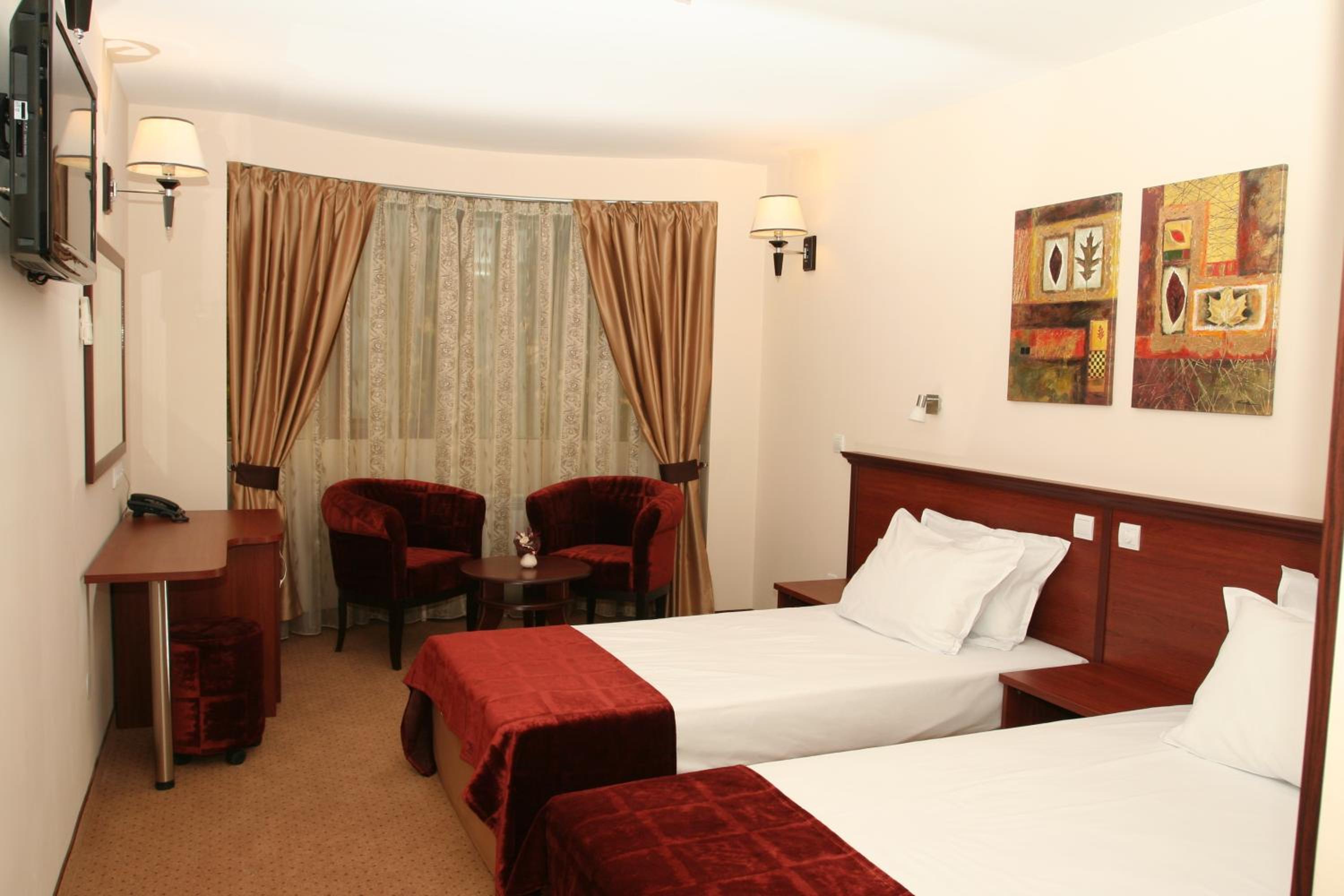 Standard Twin Room - Photo 2
