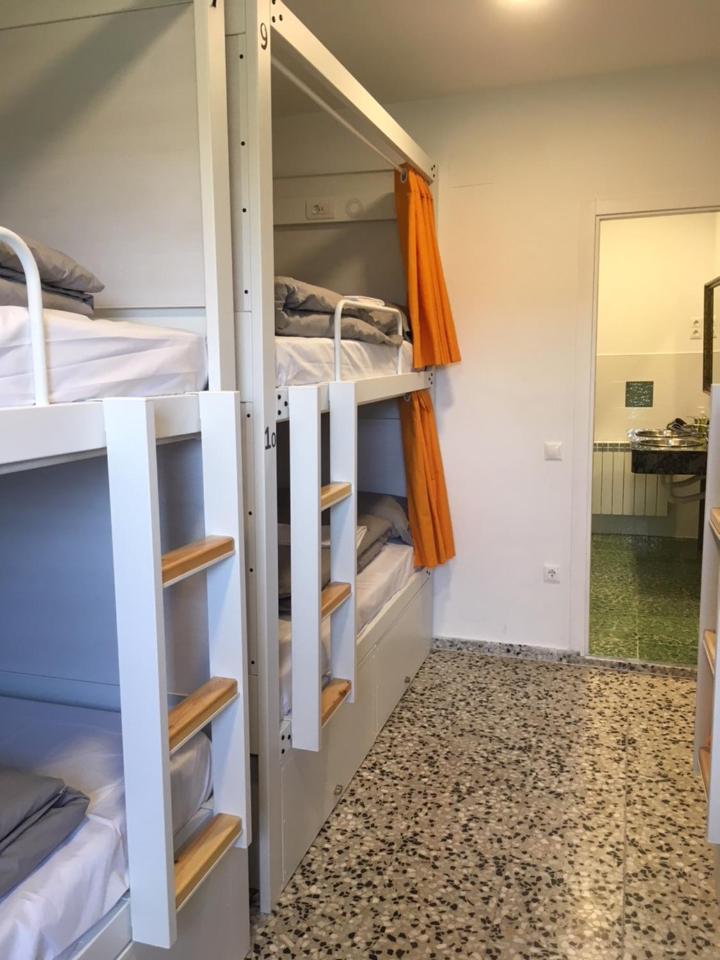 Cama en Dormitorio Mixto de 10 Camas