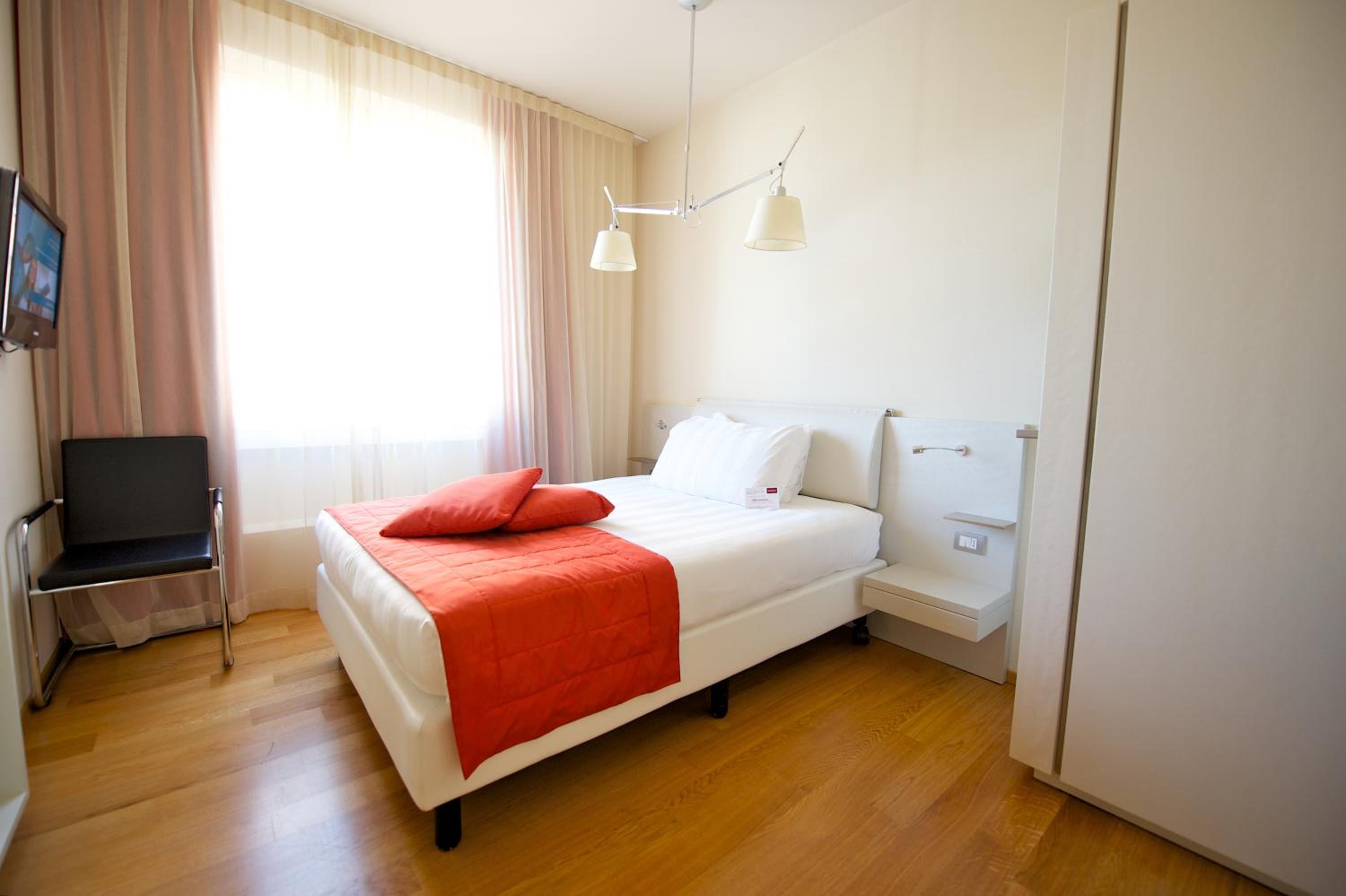 Classic Room with French Bed