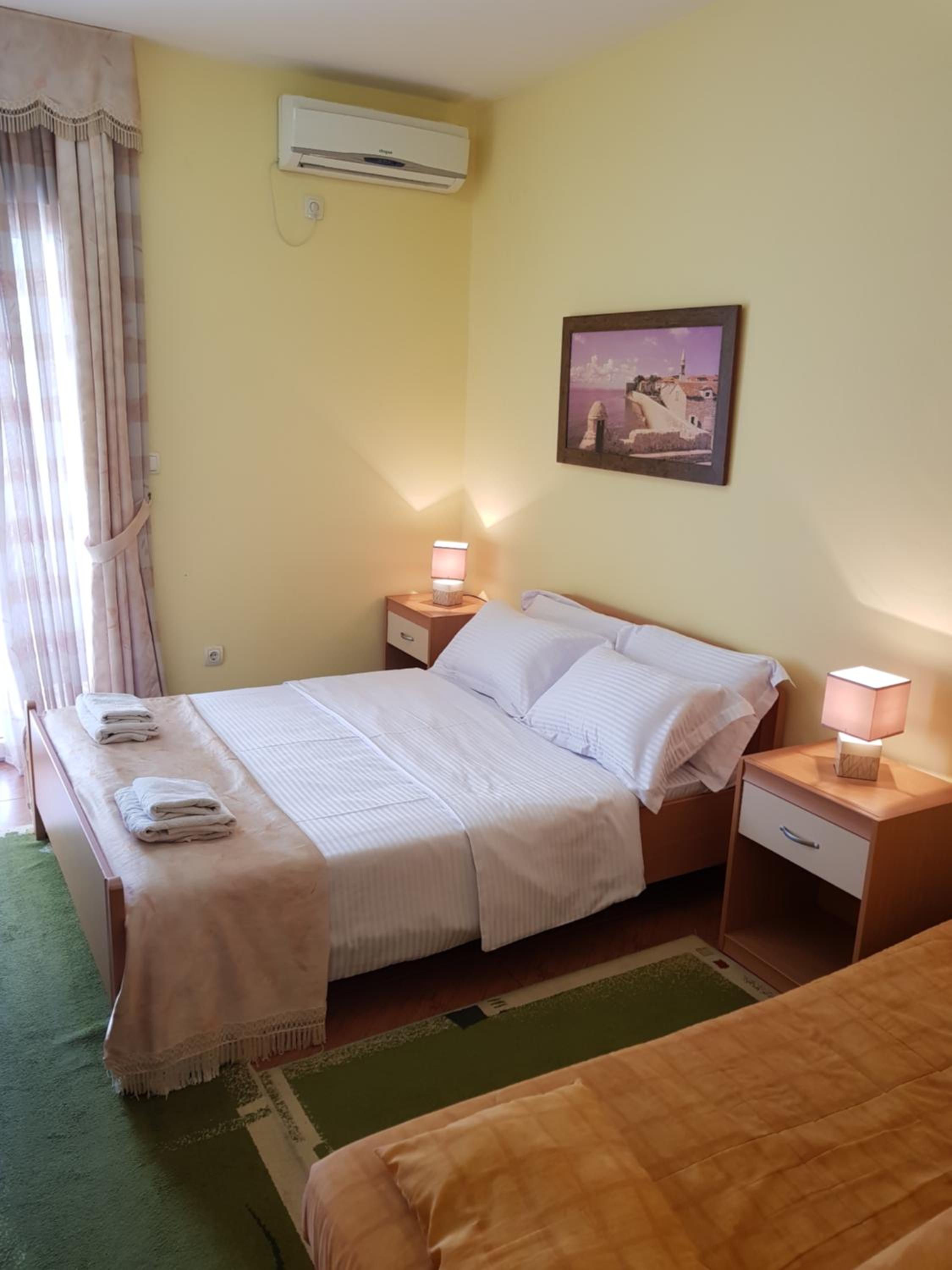 One-Bedroom Apartment with Balcony and City View (3 Adults) photo 3