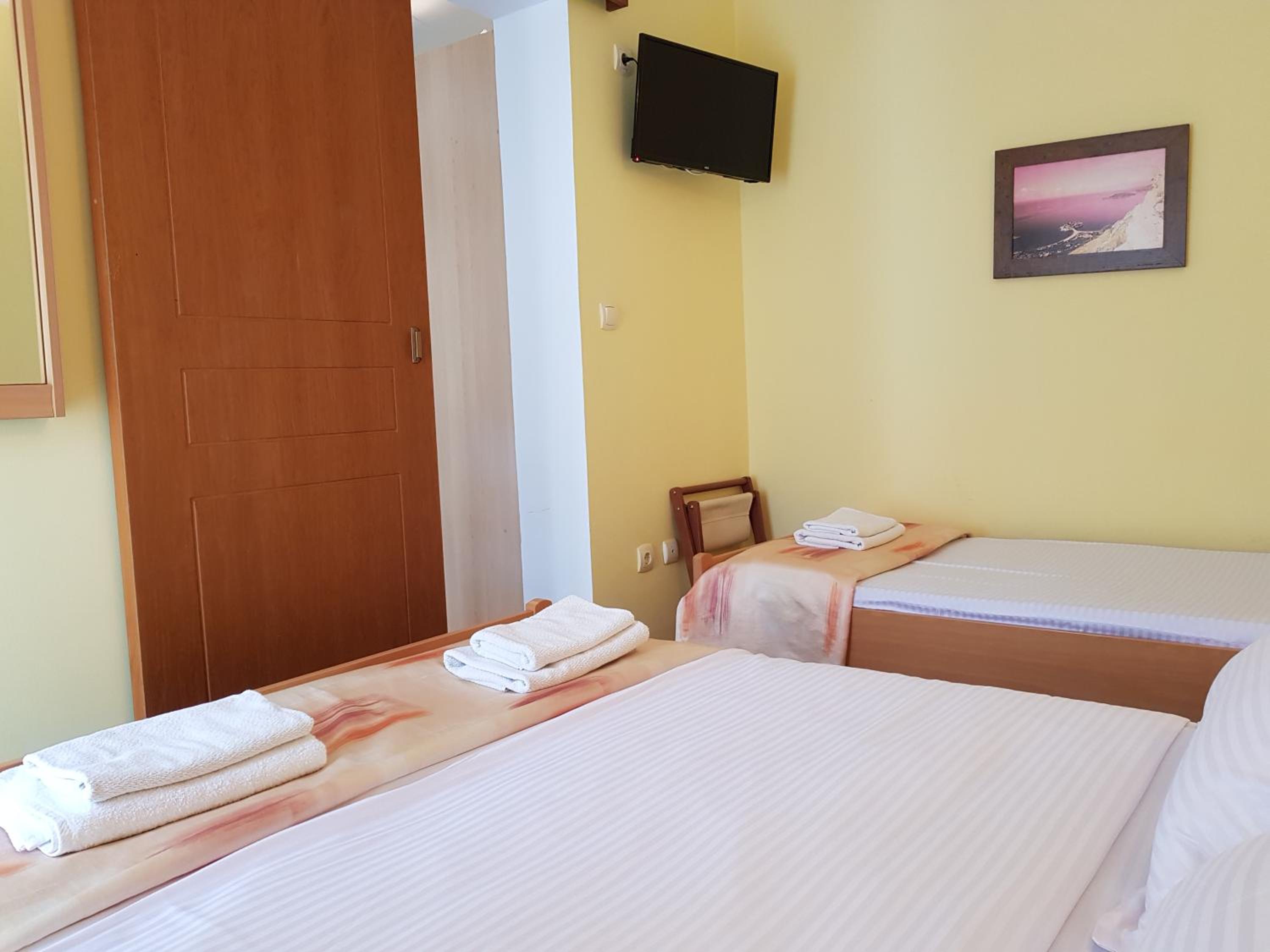 One-Bedroom Apartment with Balcony (3 Adults) photo 3