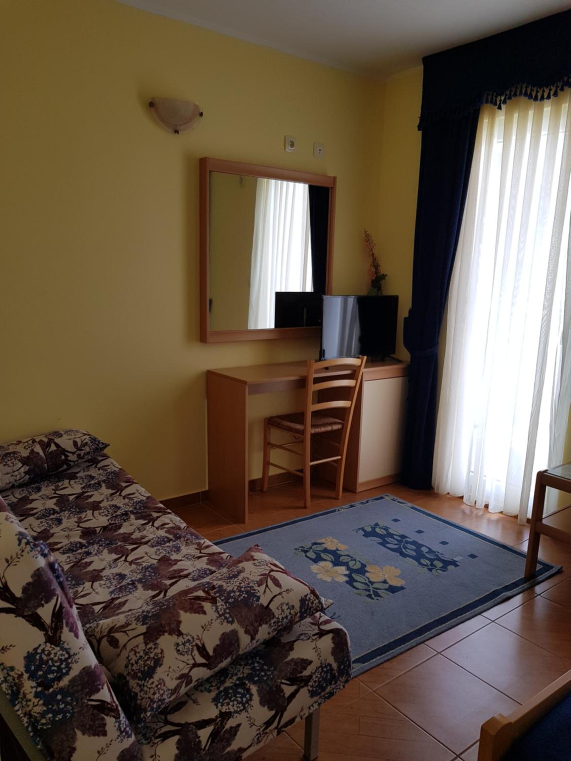 Comfort One-Bedroom Apartment with Balcony (4 Adults) photo 3