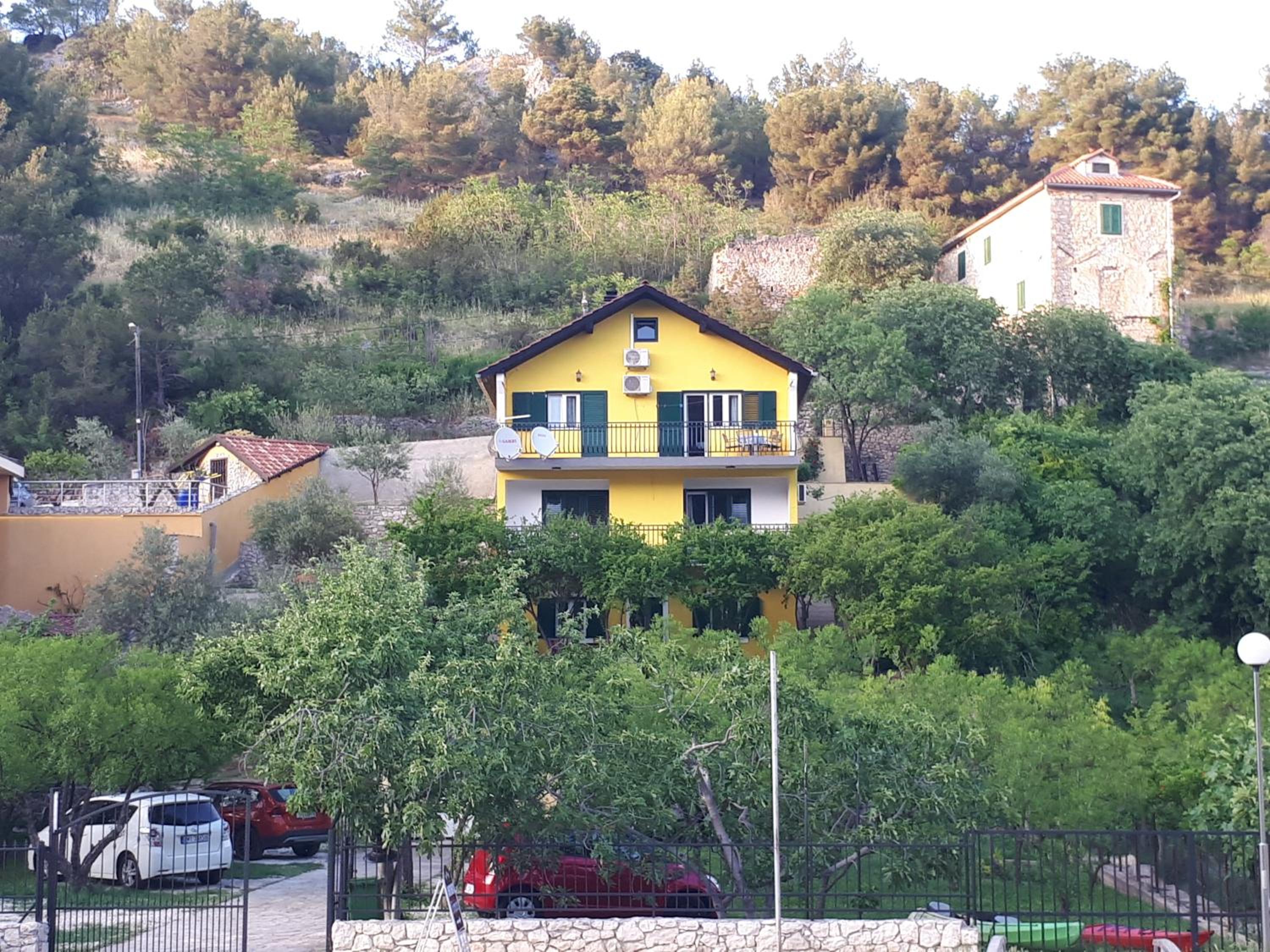 Two-Bedroom Apartment with Balcony and Sea View - Photo 12