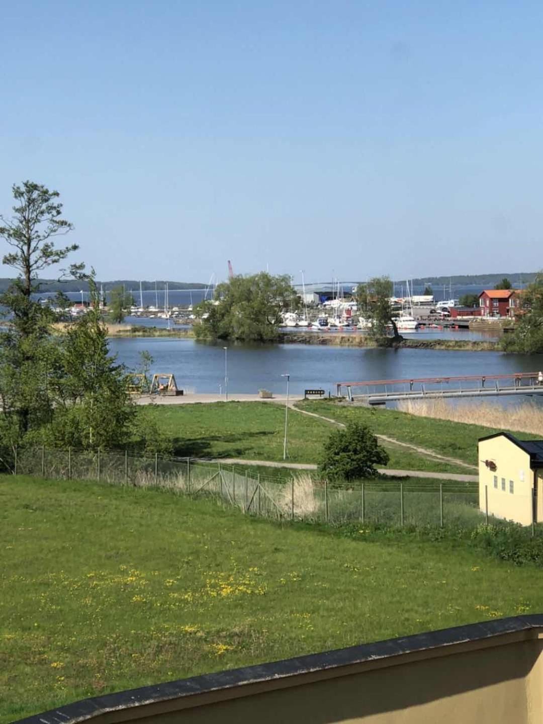 Single Room with Shared Bathroom and Lake View