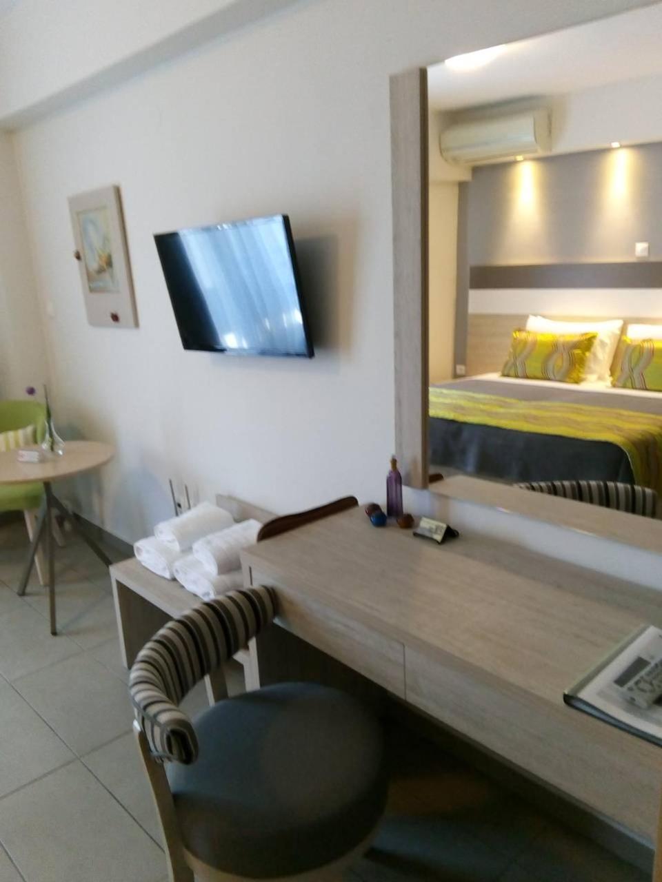 Studio Apartment - Photo 37