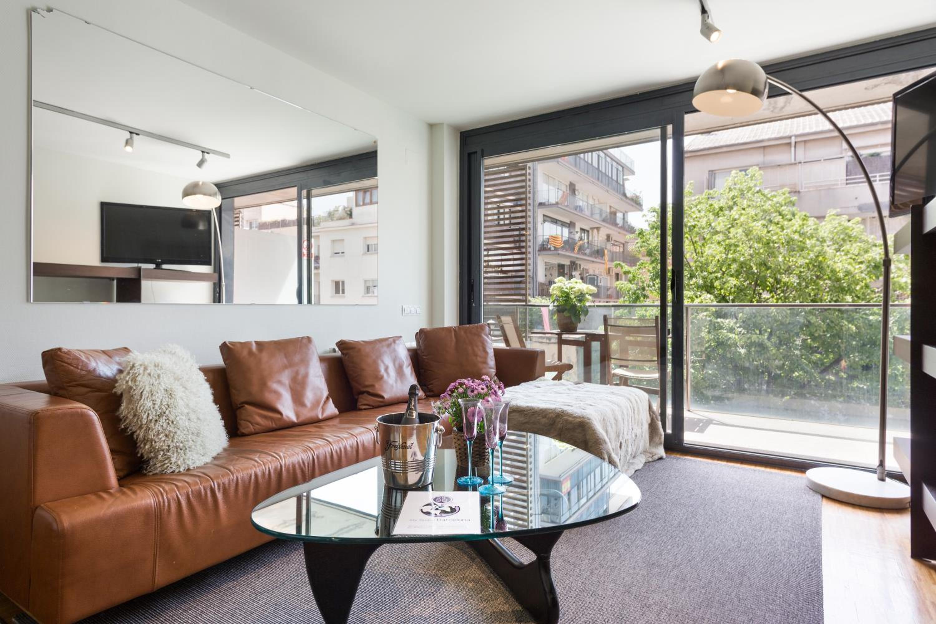 Three-Bedroom Apartment - Calle Prats de Mollo, 18 photo 2