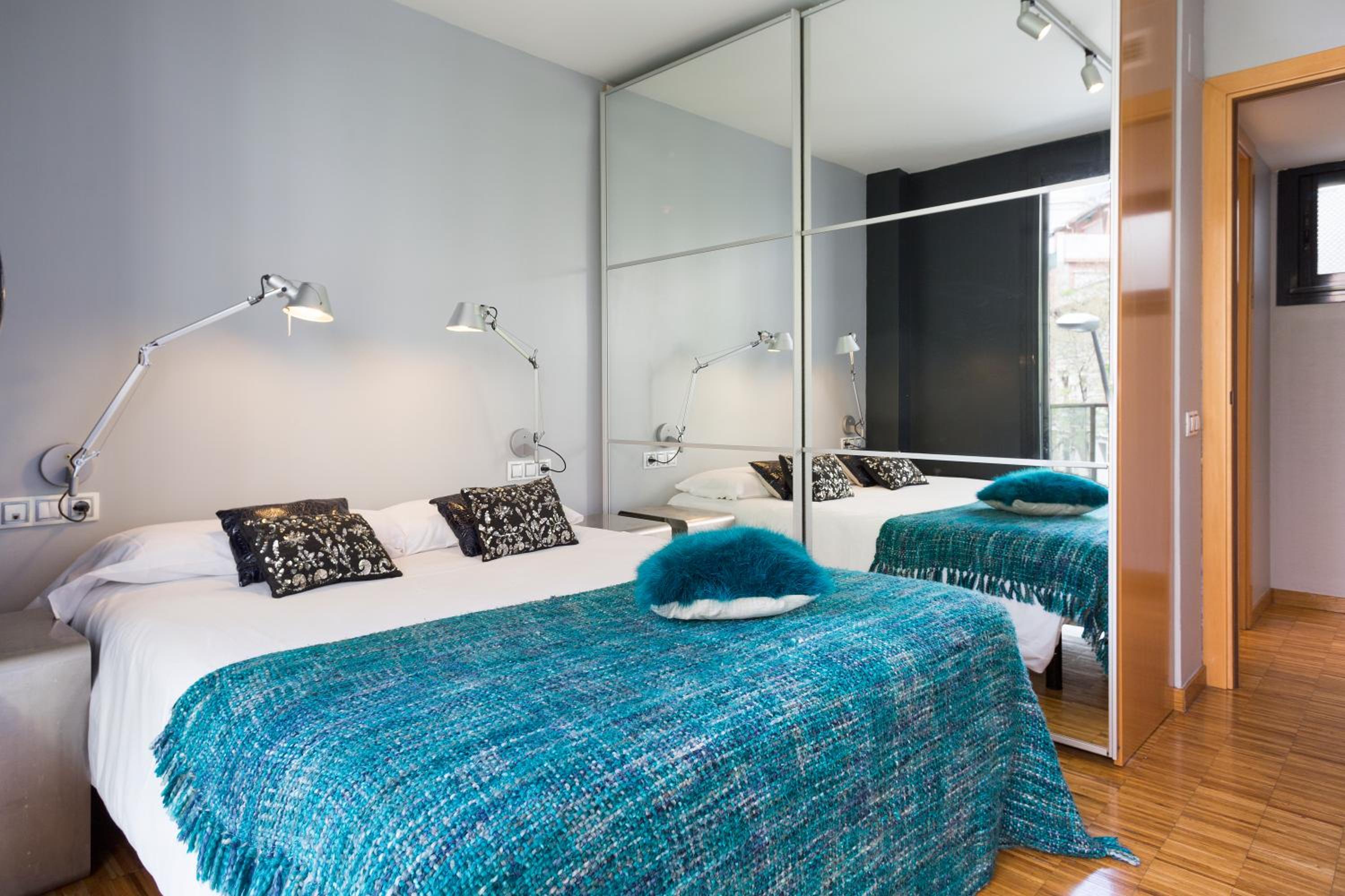 Three-Bedroom Apartment - Calle Prats de Mollo, 18 photo 2
