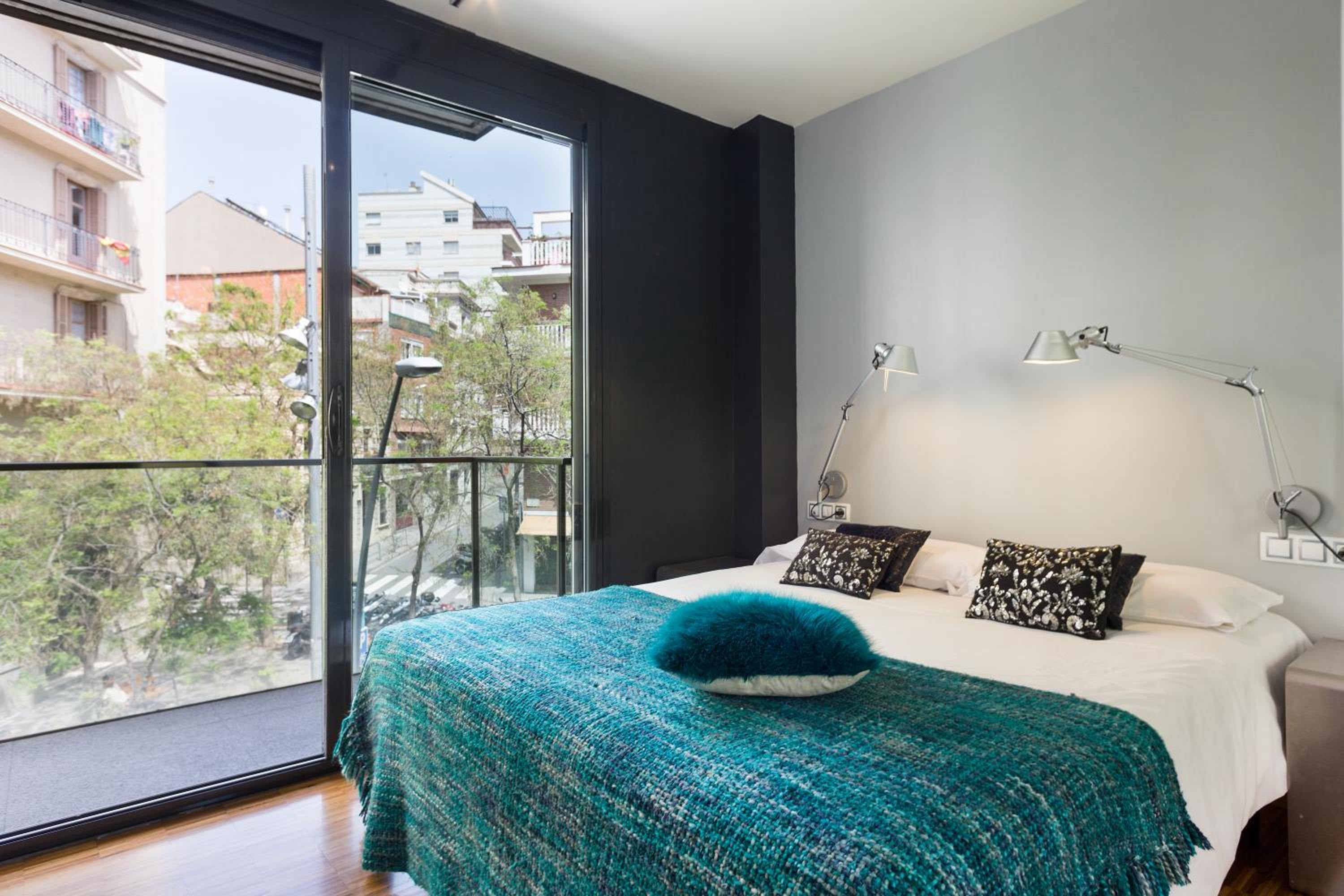 Three-Bedroom Apartment - Calle Prats de Mollo, 18 photo 3