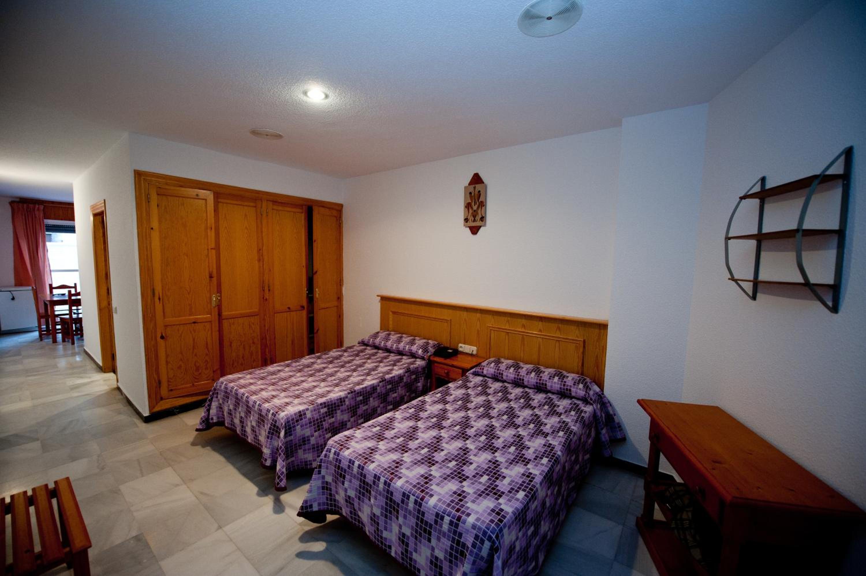 Basic Triple Room photo 3