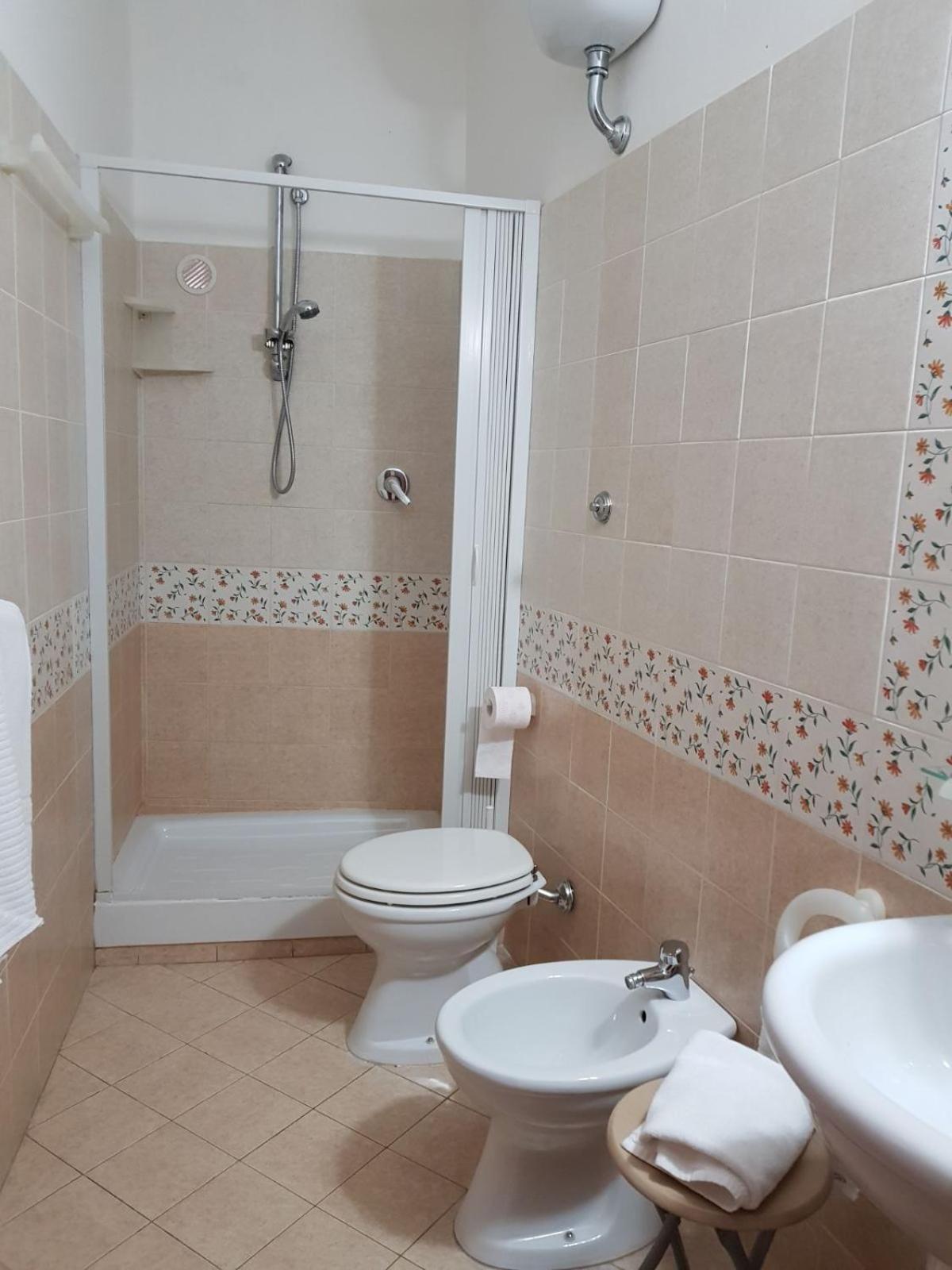 Basic Triple Room photo 3