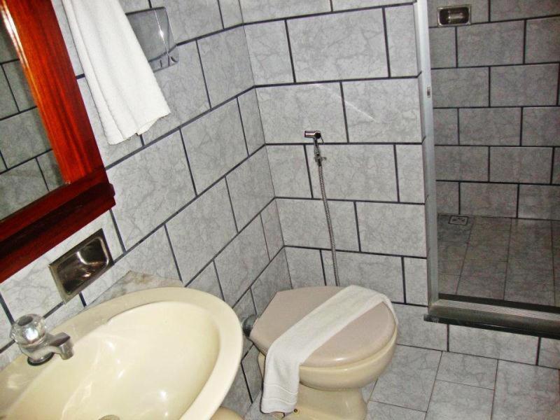 Double Room with Air-Conditioning - Photo 7