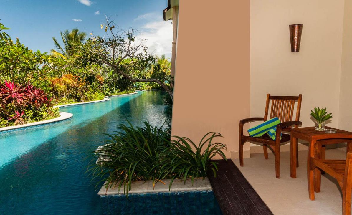 Junior Suite with Pool View photo 2