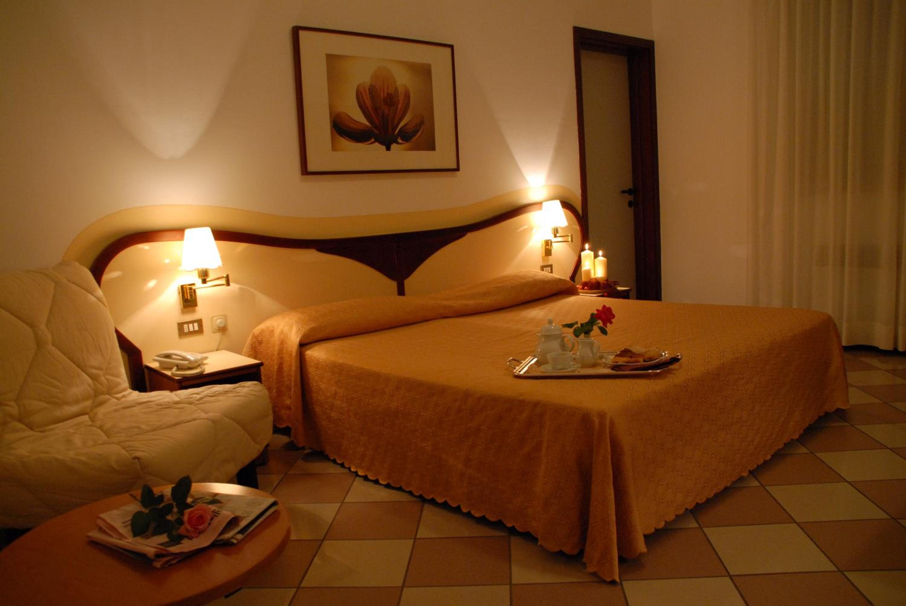 Standard Double or Twin Room photo 3