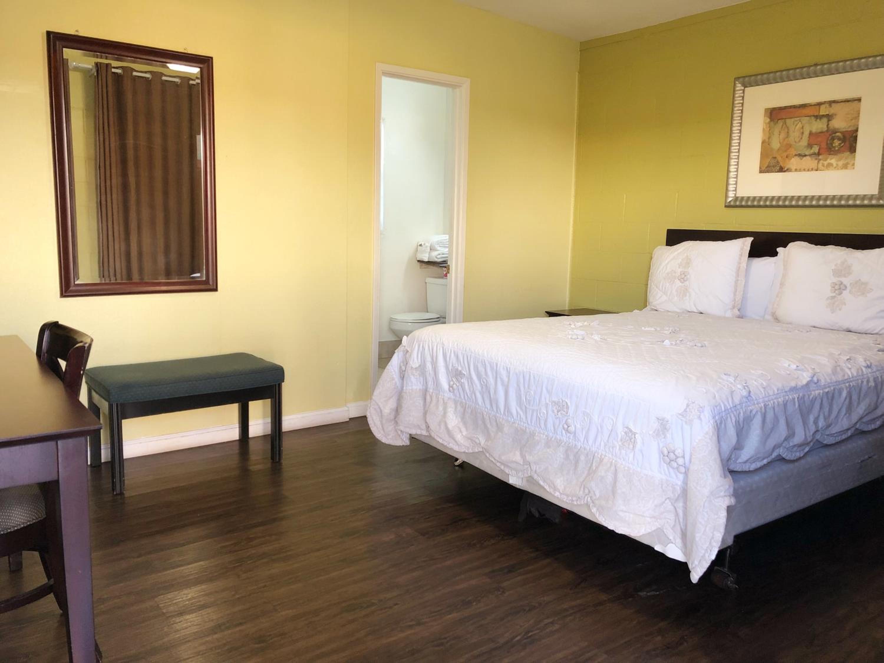 Queen Room - Photo 6